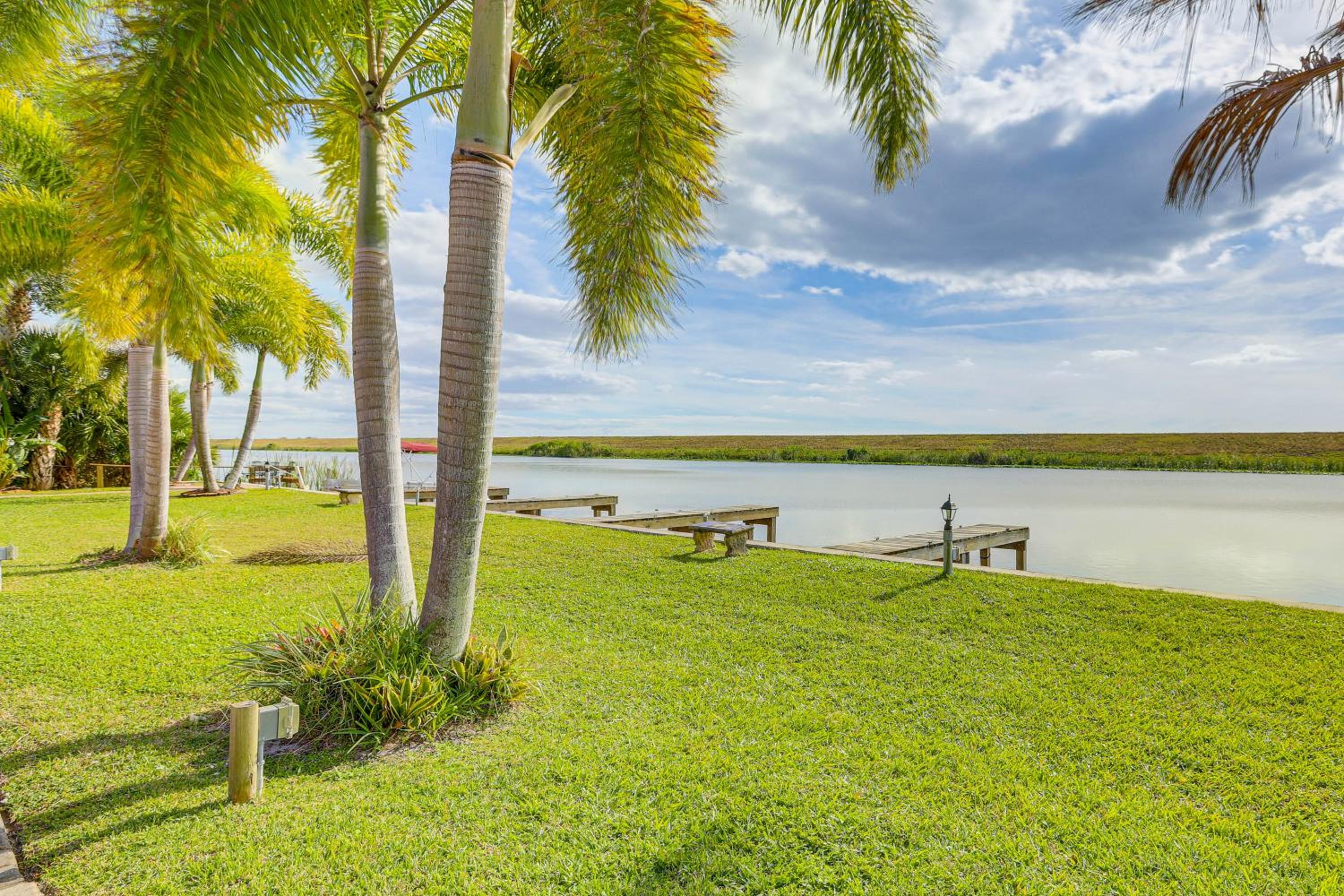 Unwind Poolside and Walk to Lake! Okeechobee Getaway