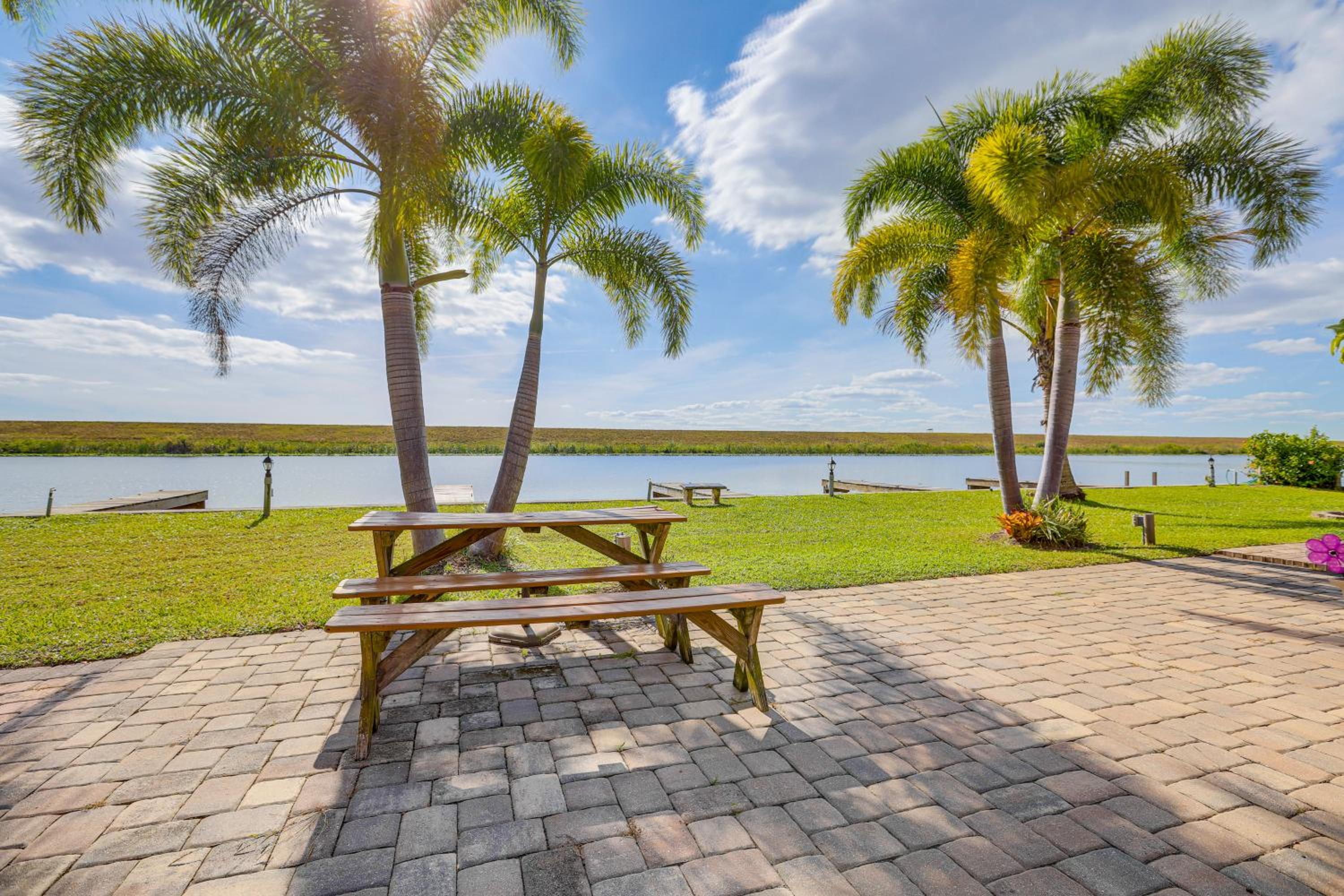 Unwind Poolside and Walk to Lake! Okeechobee Getaway