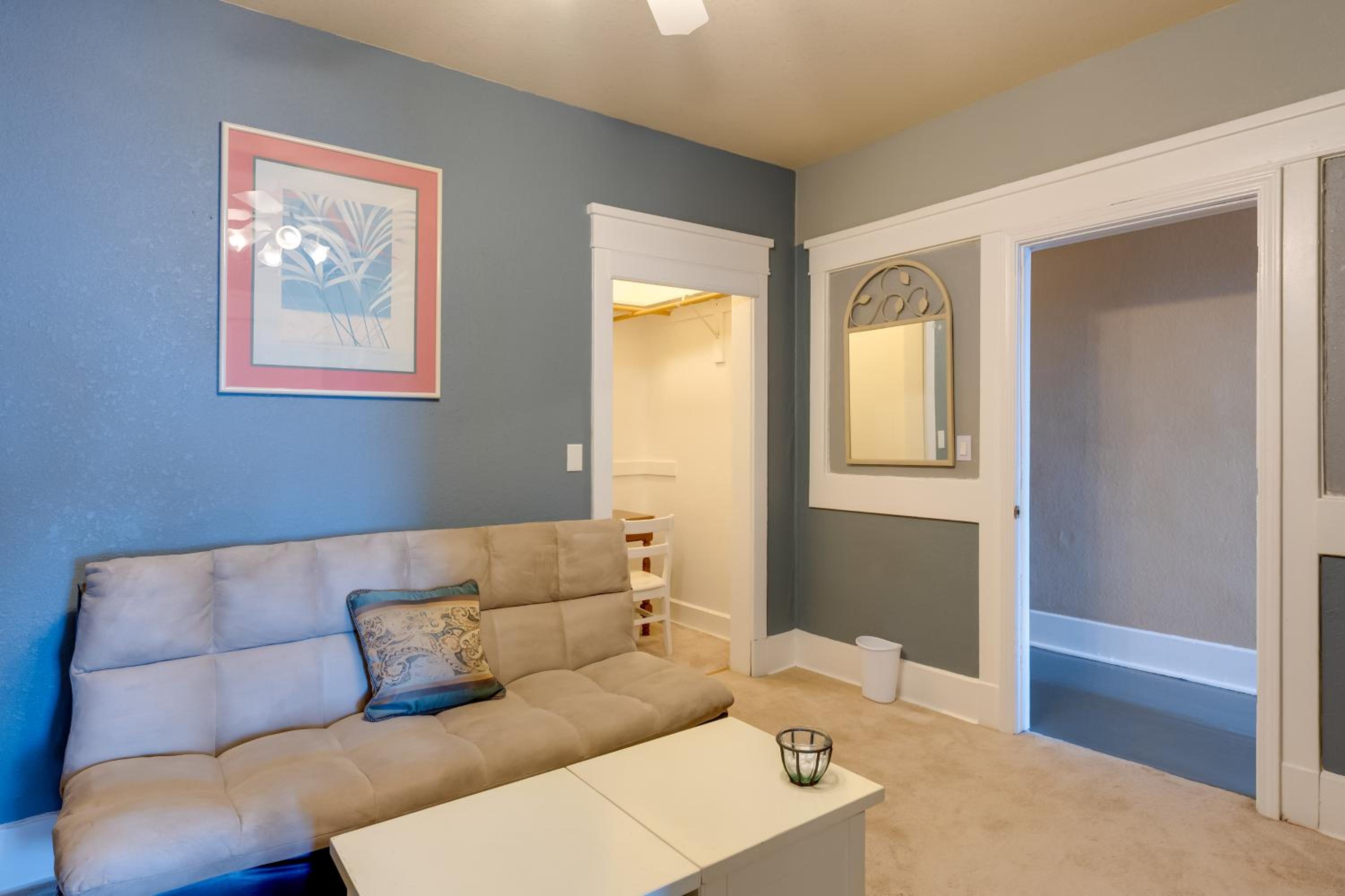 Walkable Racine Retreat! 1 Mi to Lake Michigan