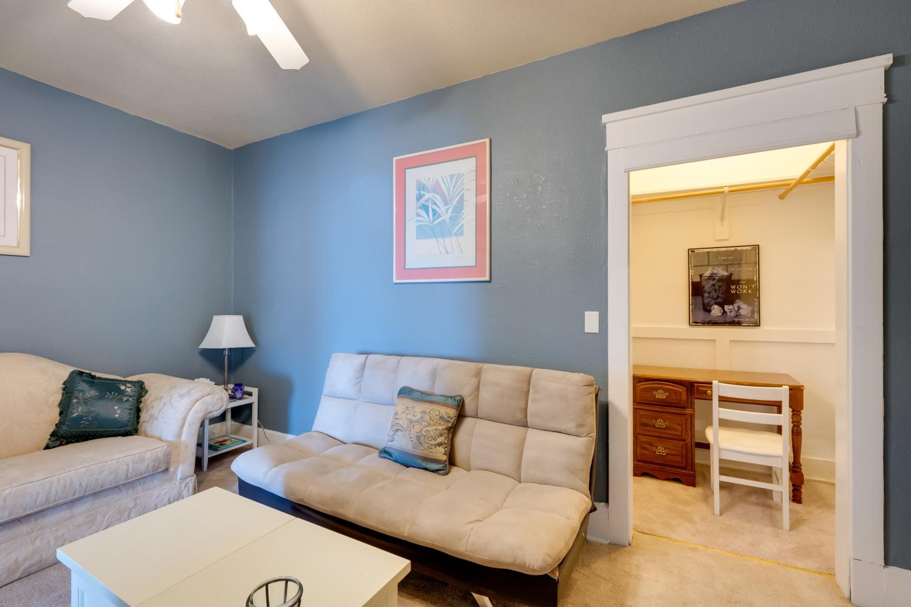 Walkable Racine Retreat! 1 Mi to Lake Michigan