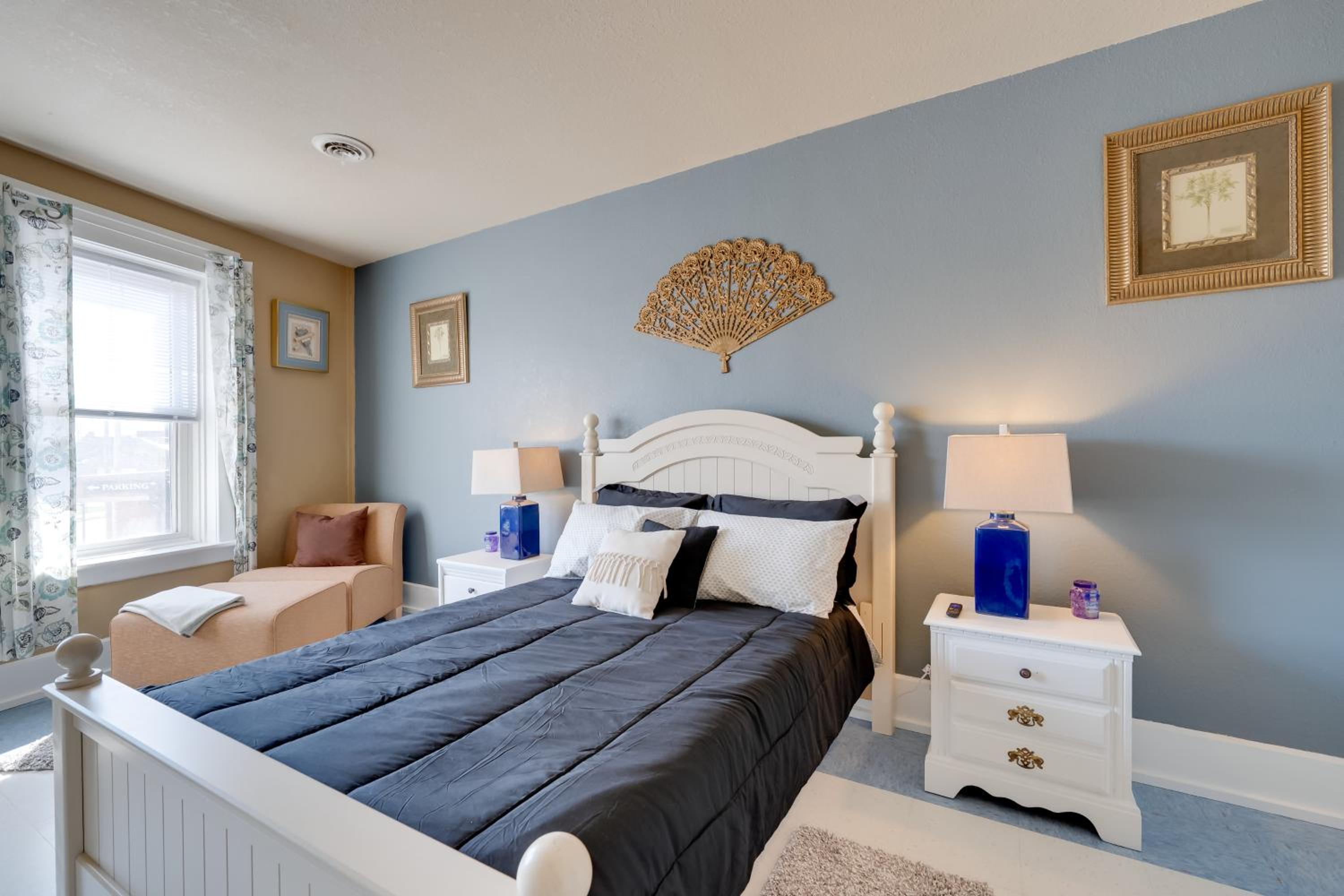 Walkable Racine Retreat! 1 Mi to Lake Michigan