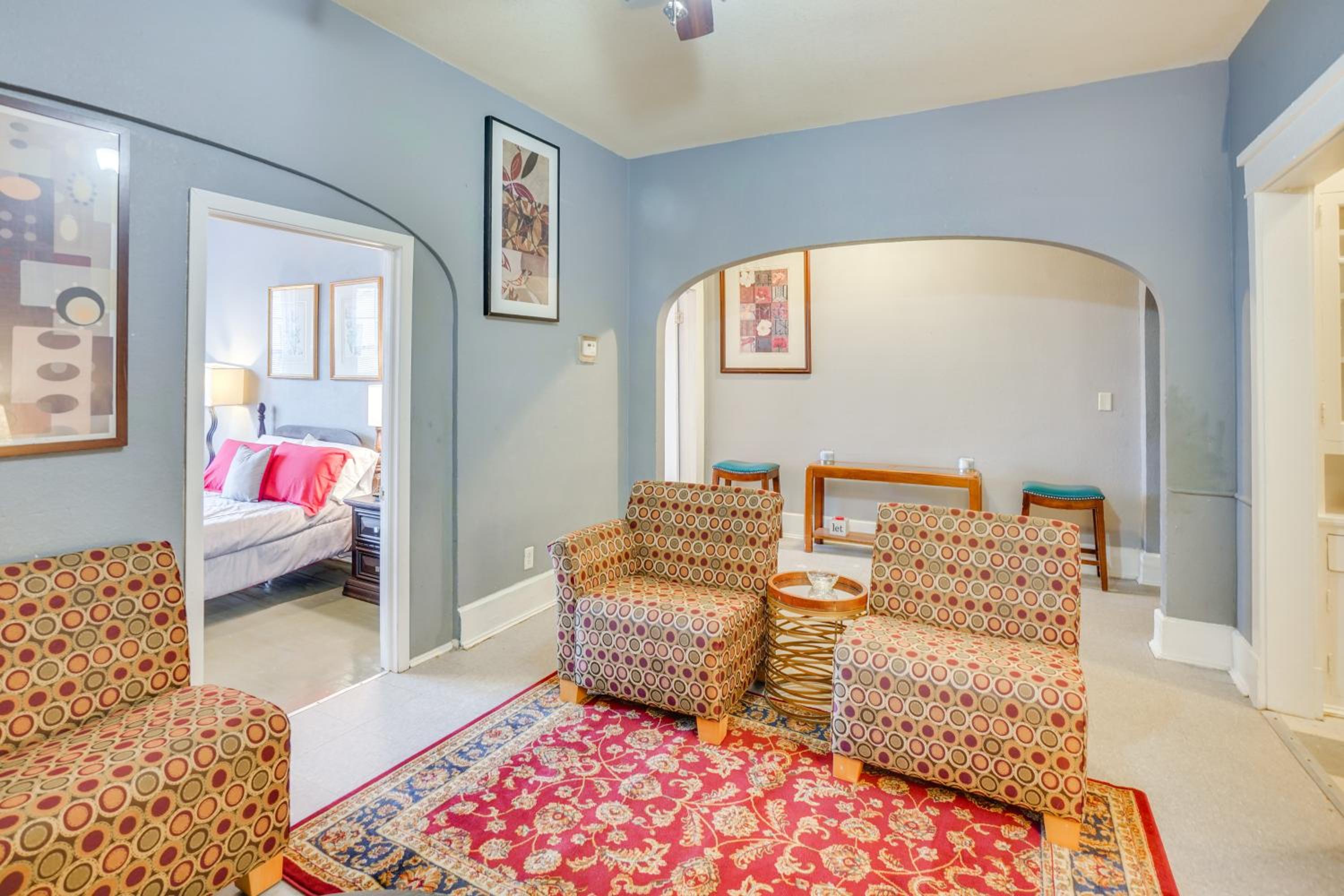 1 Mi to Lake Michigan! Urban Racine Apartment