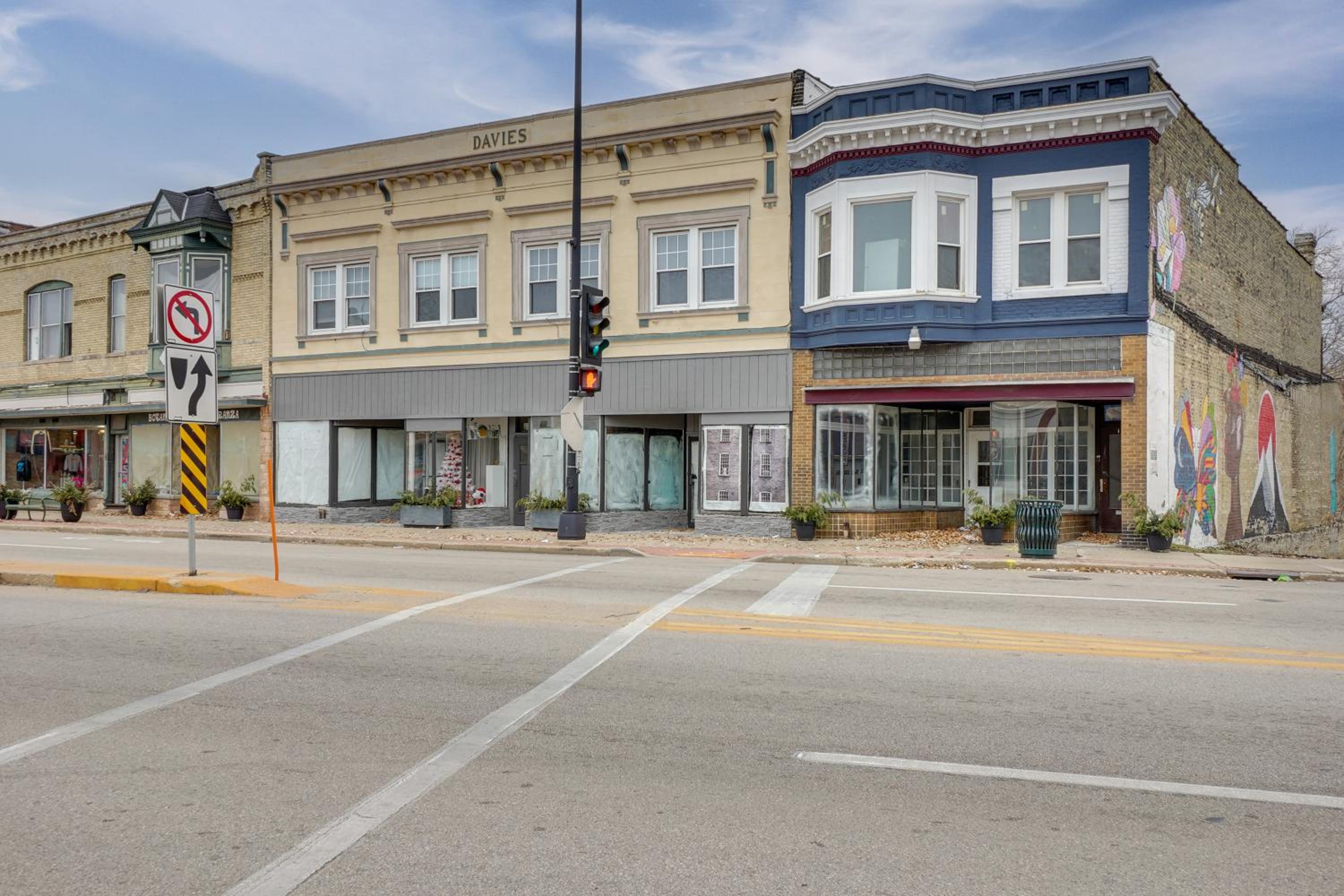 1 Mi to Lake Michigan! Urban Racine Apartment