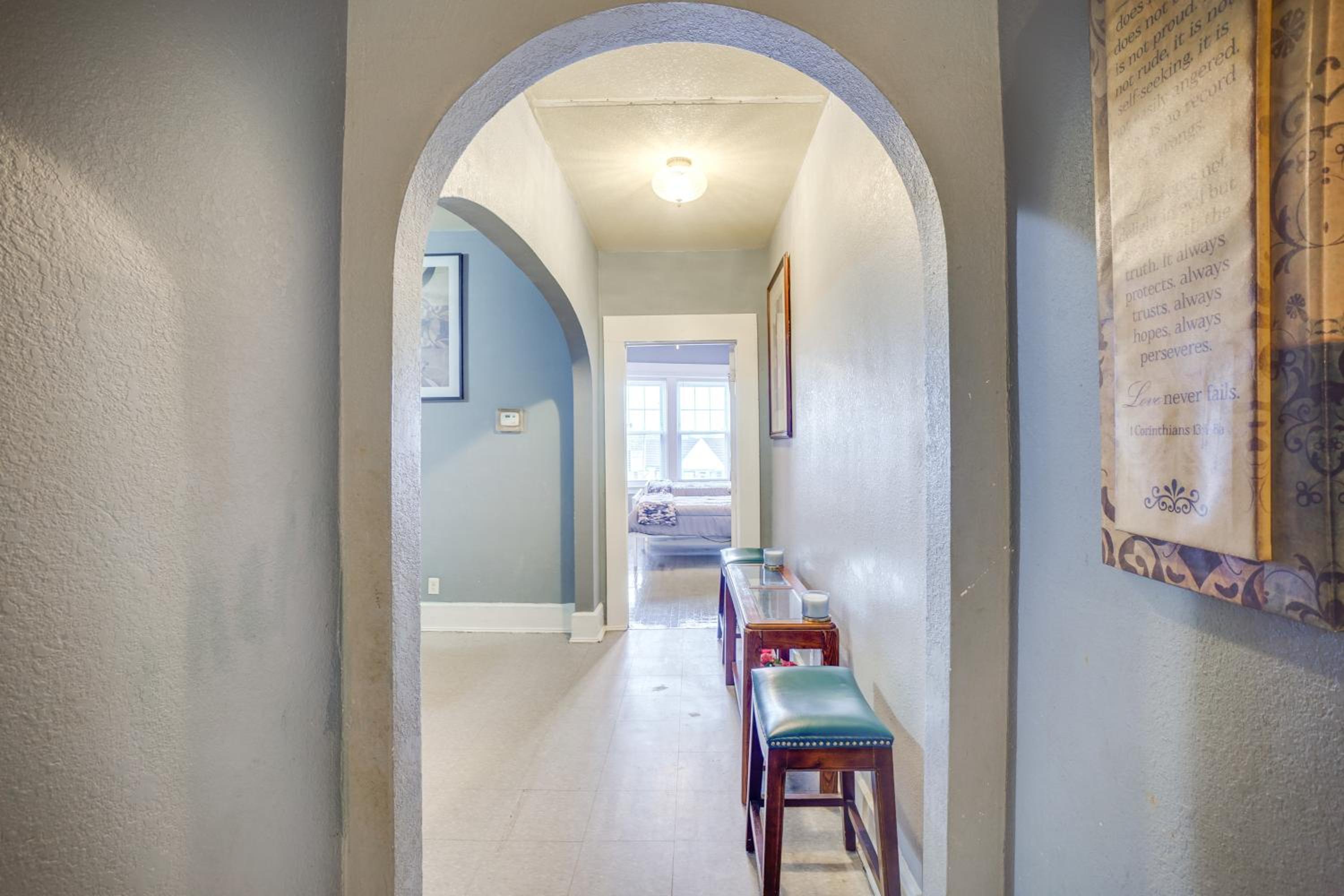 1 Mi to Lake Michigan! Urban Racine Apartment