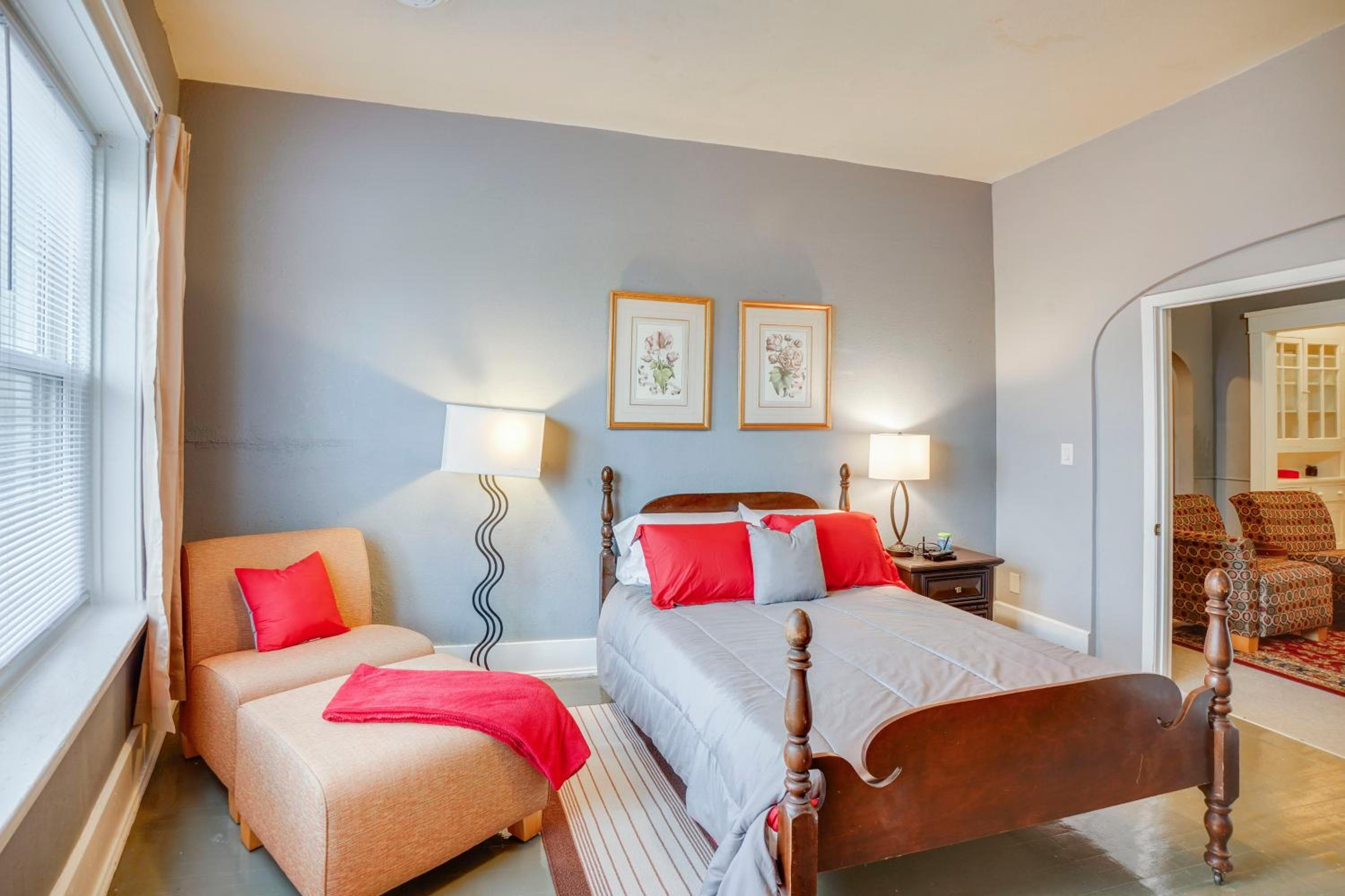 1 Mi to Lake Michigan! Urban Racine Apartment