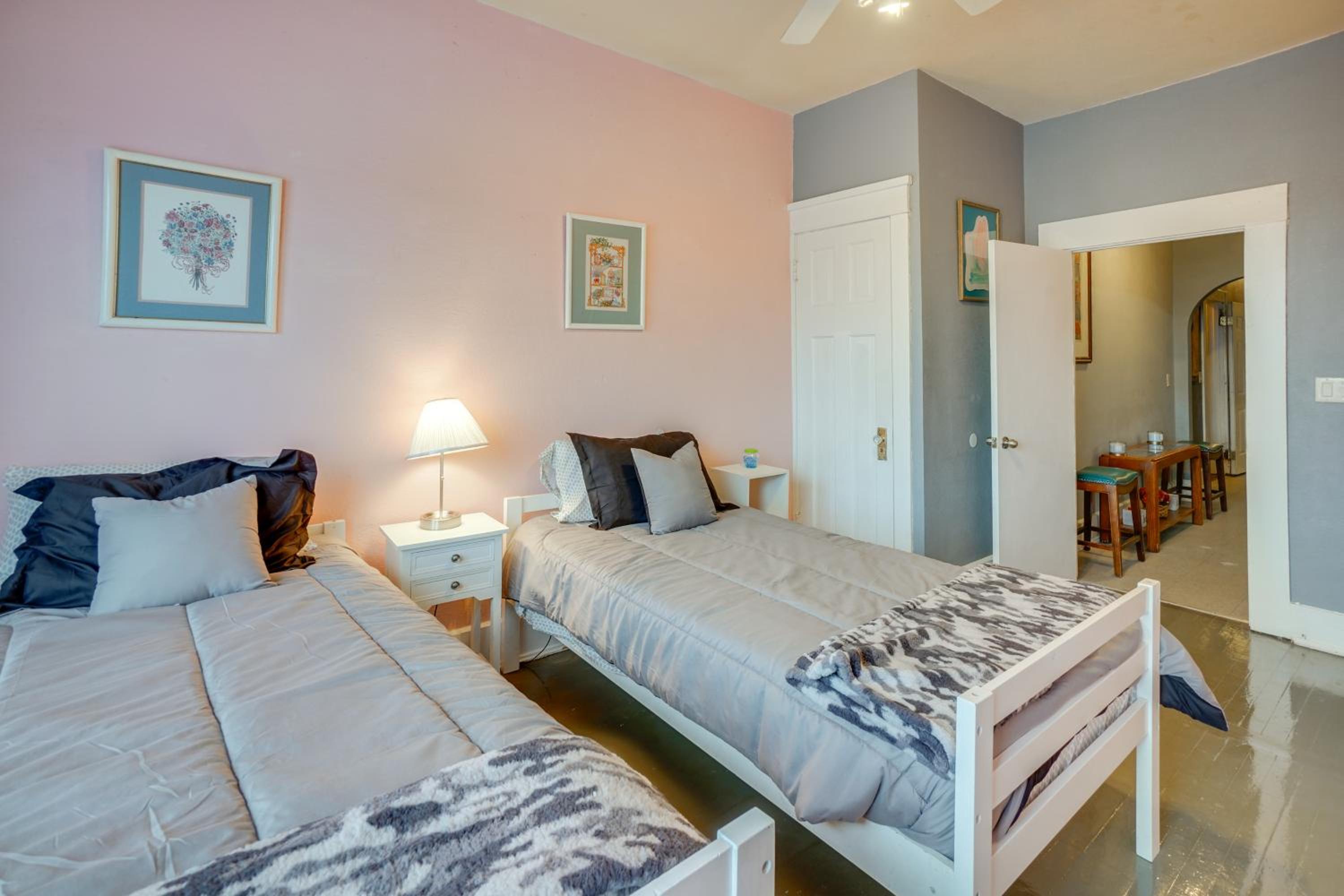 1 Mi to Lake Michigan! Urban Racine Apartment