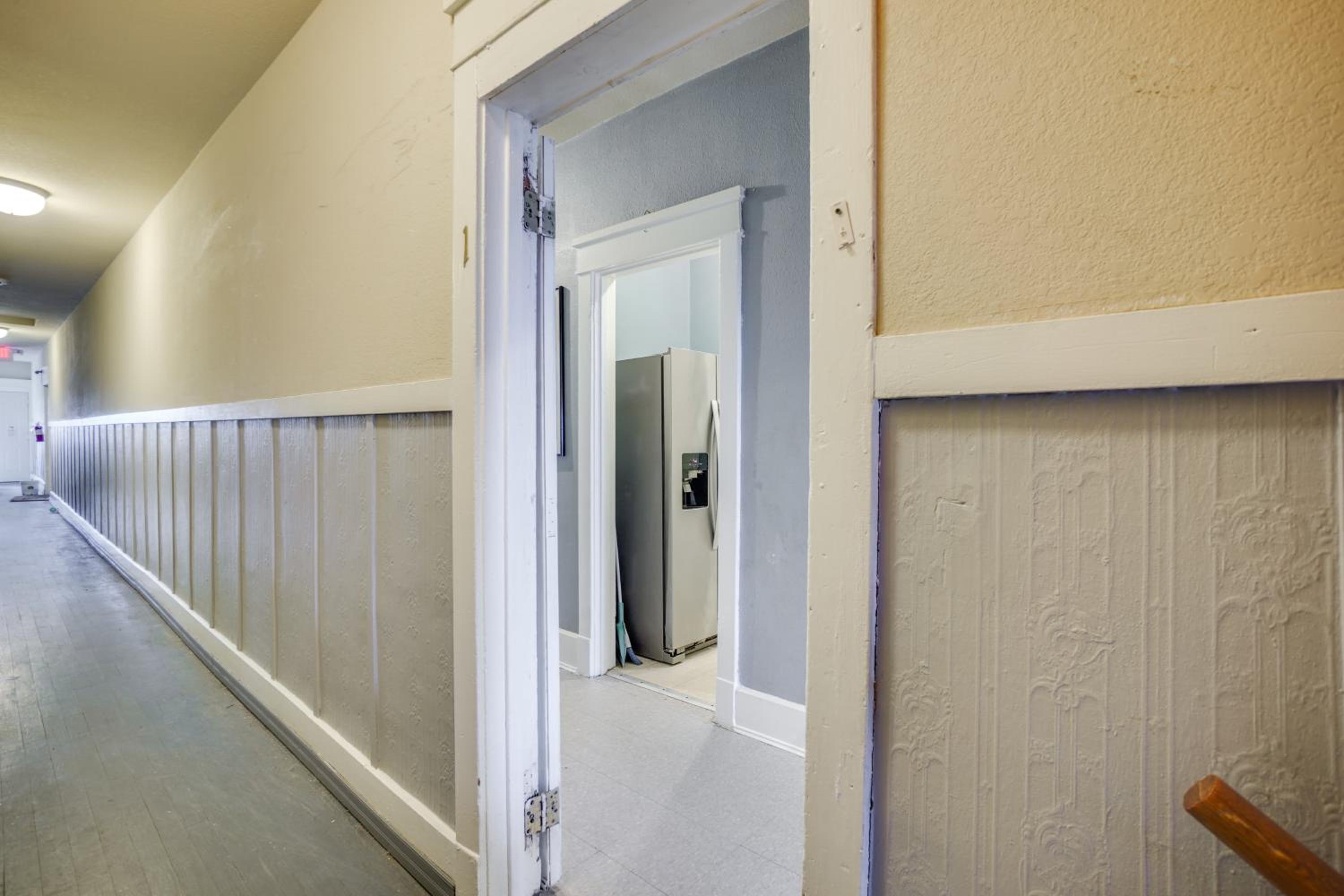 1 Mi to Lake Michigan! Urban Racine Apartment