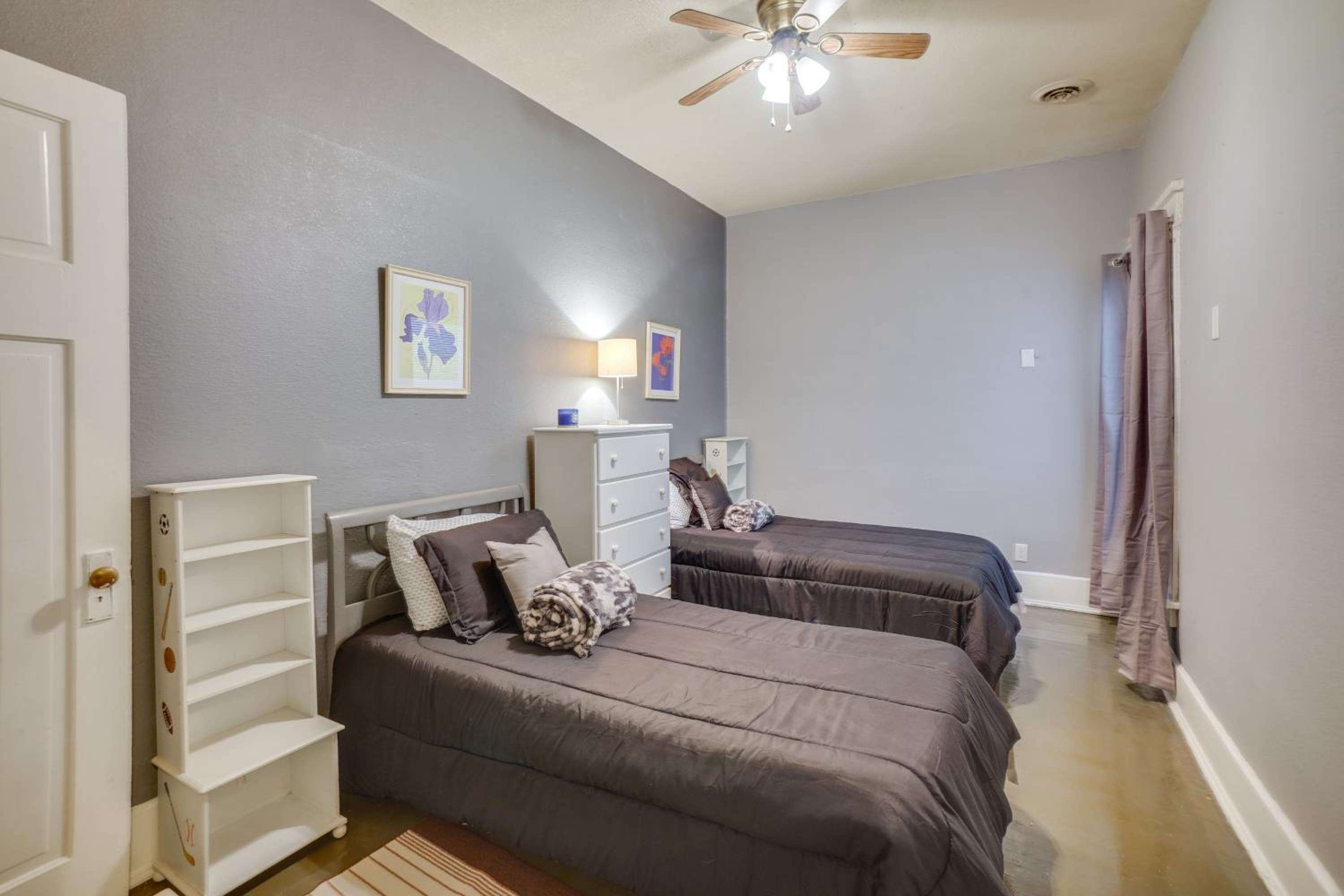 1 Mi to Lake Michigan! Urban Racine Apartment