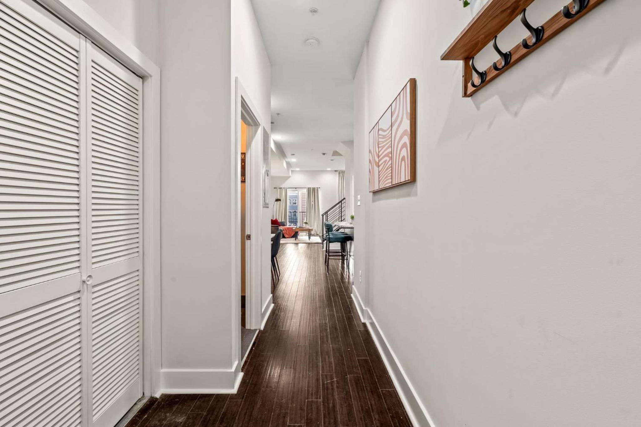 Luxury 3BR Rooftop Apartment Walk to MET and Metro