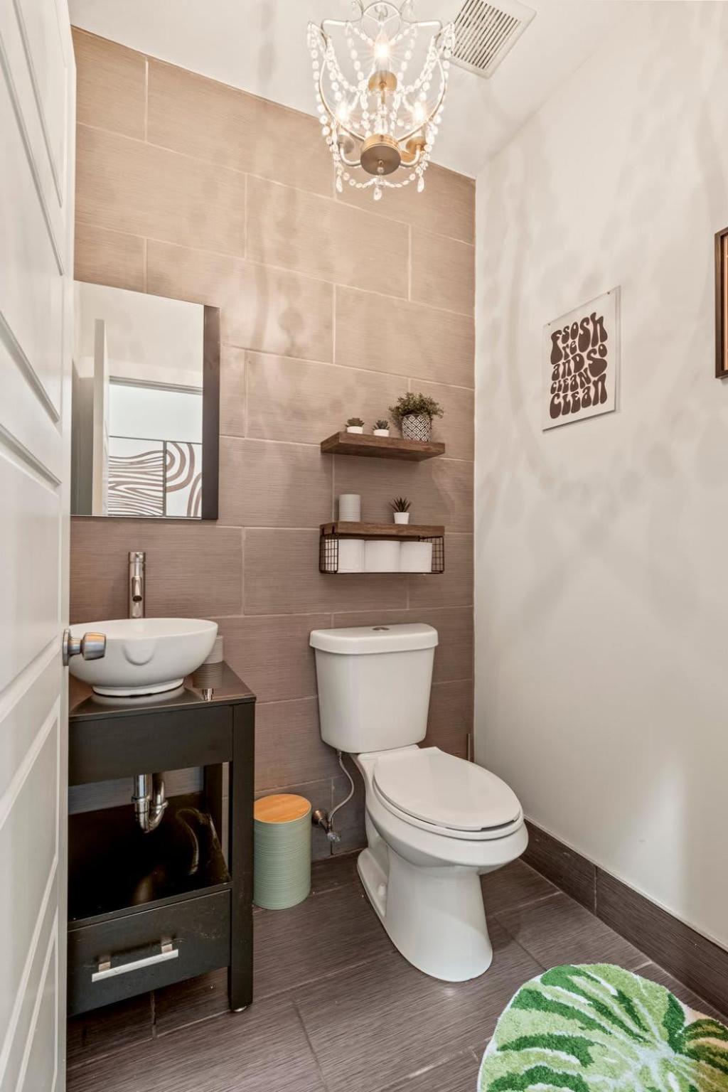 Luxury 3BR Rooftop Apartment Walk to MET and Metro