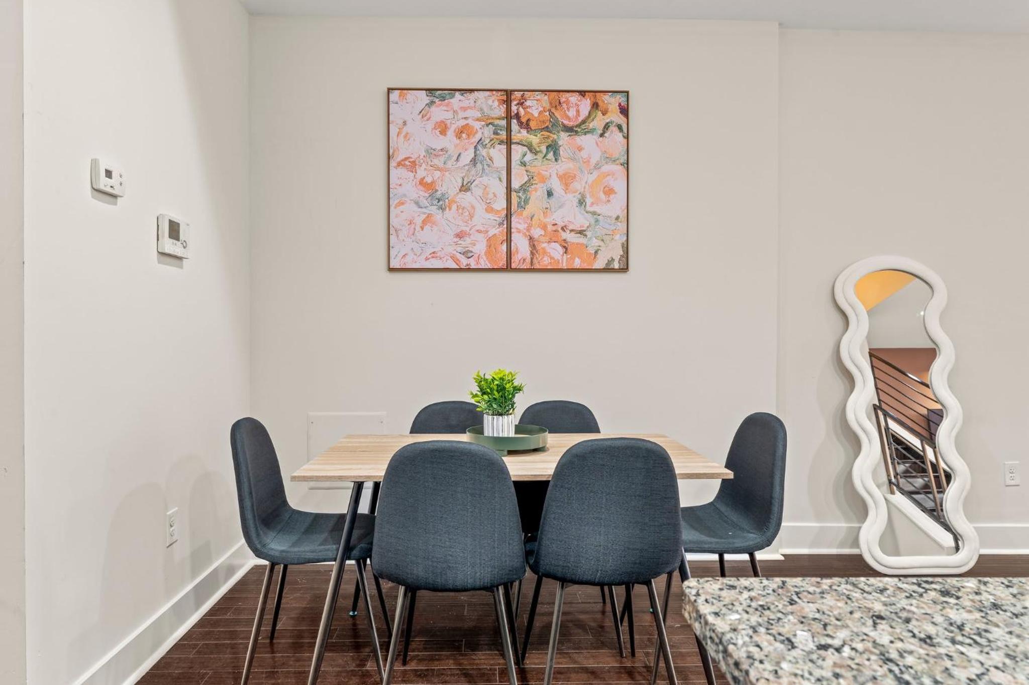 Luxury 3BR Rooftop Apartment Walk to MET and Metro