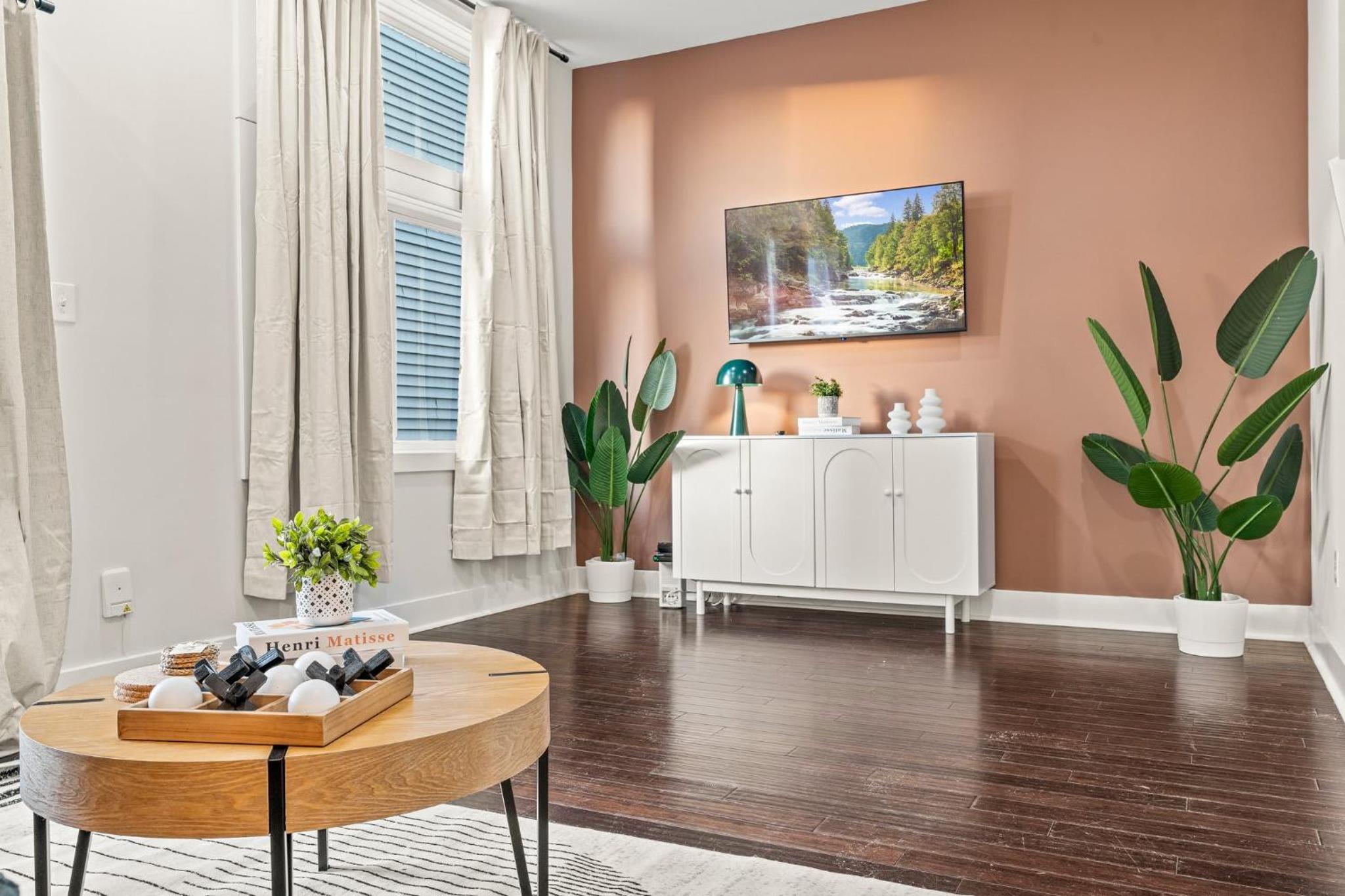 Luxury 3BR Rooftop Apartment Walk to MET and Metro