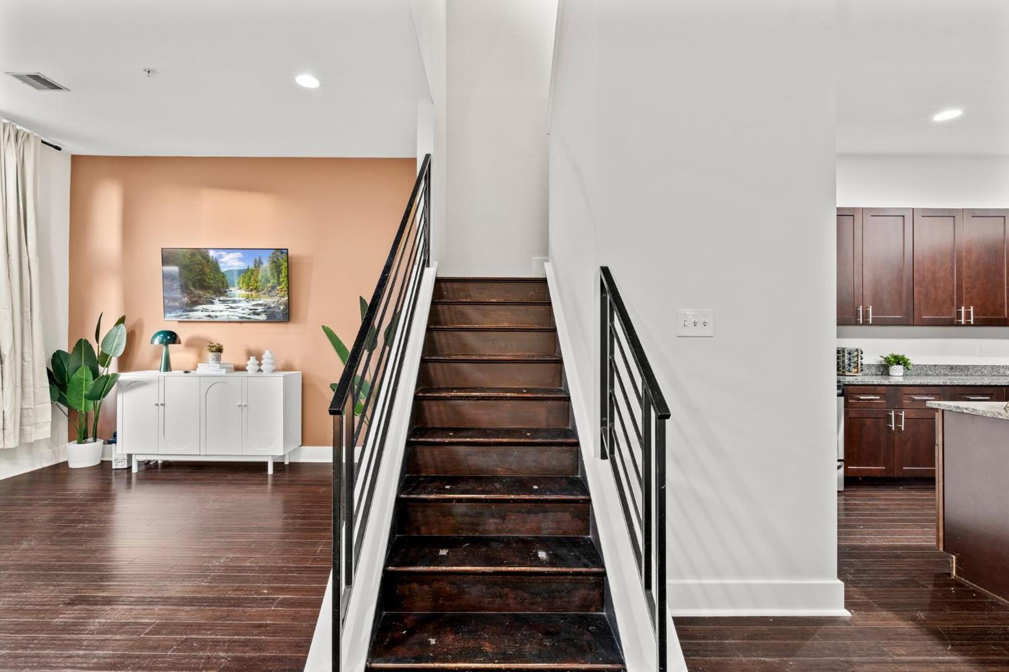 Luxury 3BR Rooftop Apartment Walk to MET and Metro