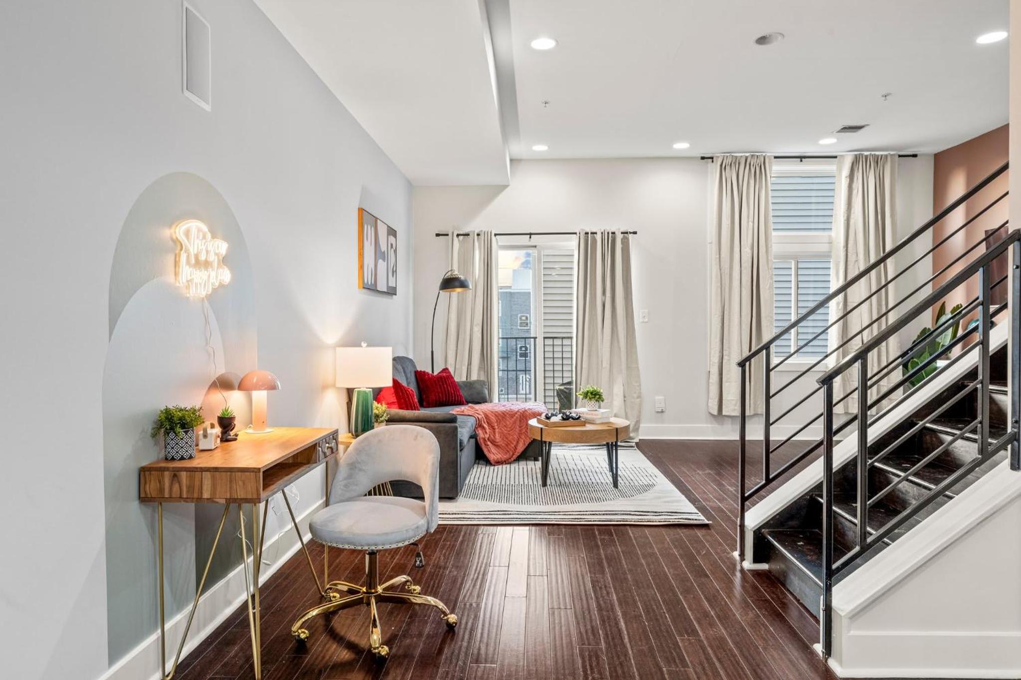 Luxury 3BR Rooftop Apartment Walk to MET and Metro