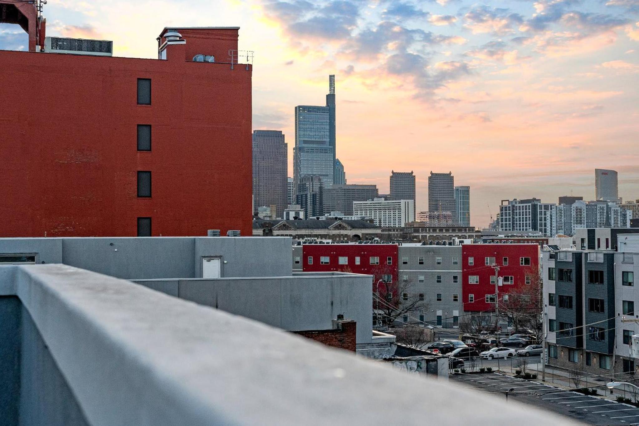 Luxury 3BR Rooftop Apartment Walk to MET and Metro