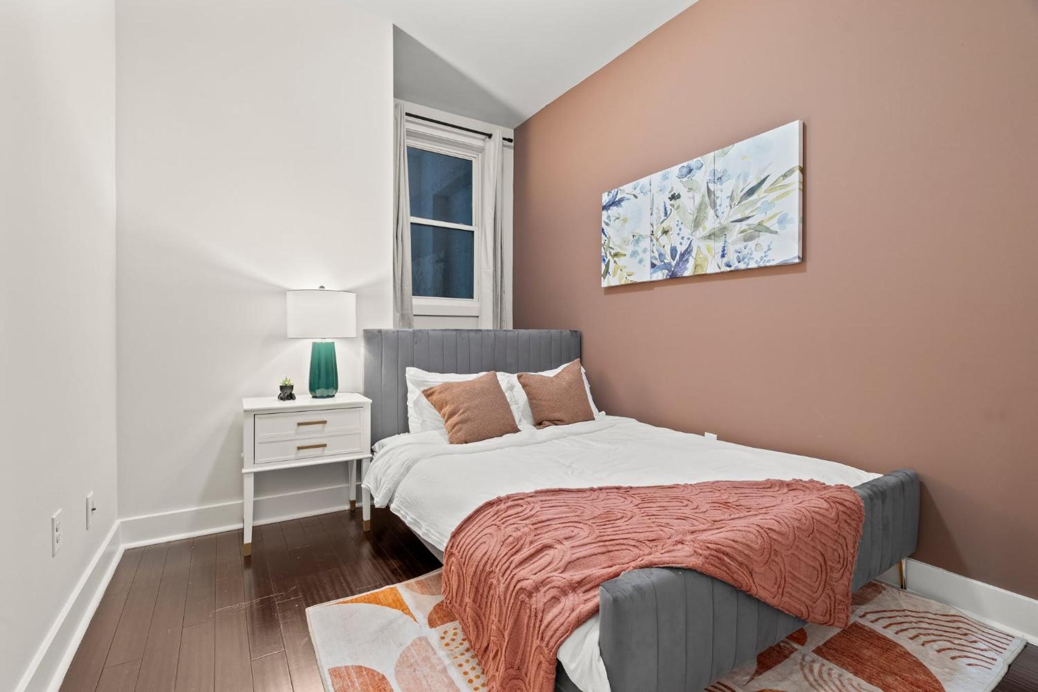 Luxury 3BR Rooftop Apartment Walk to MET and Metro