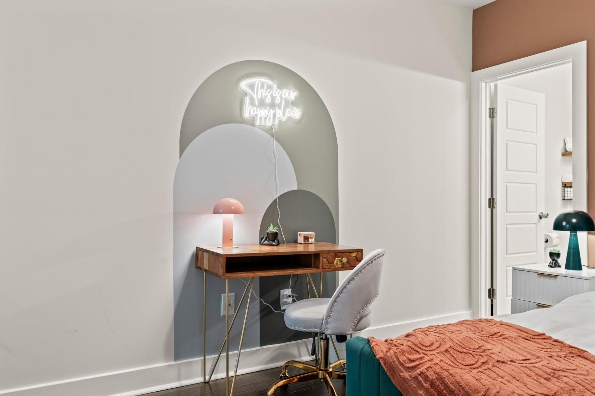 Luxury 3BR Rooftop Apartment Walk to MET and Metro