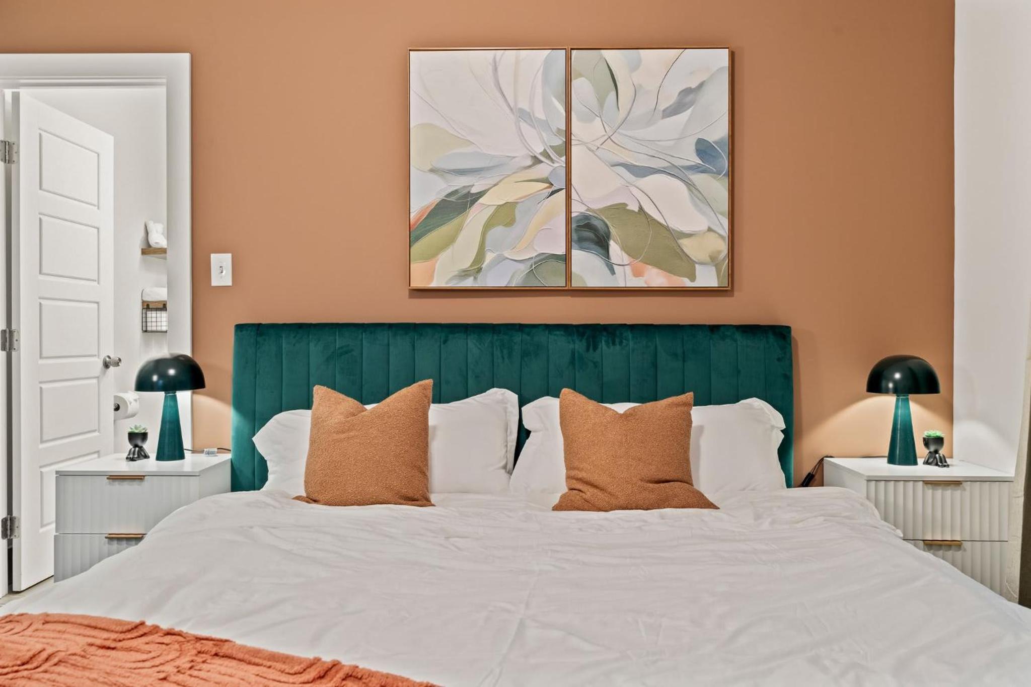 Luxury 3BR Rooftop Apartment Walk to MET and Metro