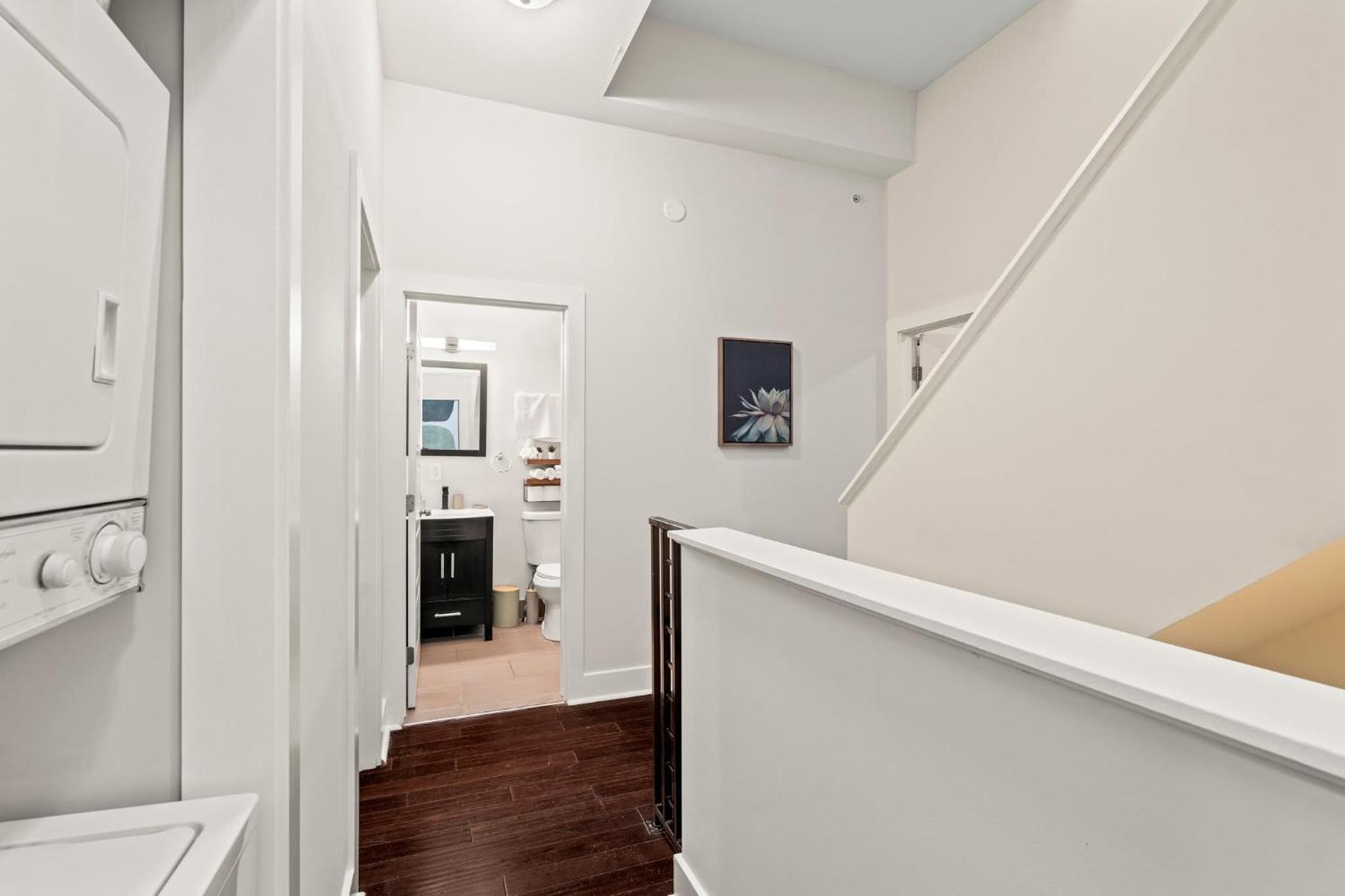 Luxury 3BR Rooftop Apartment Walk to MET and Metro