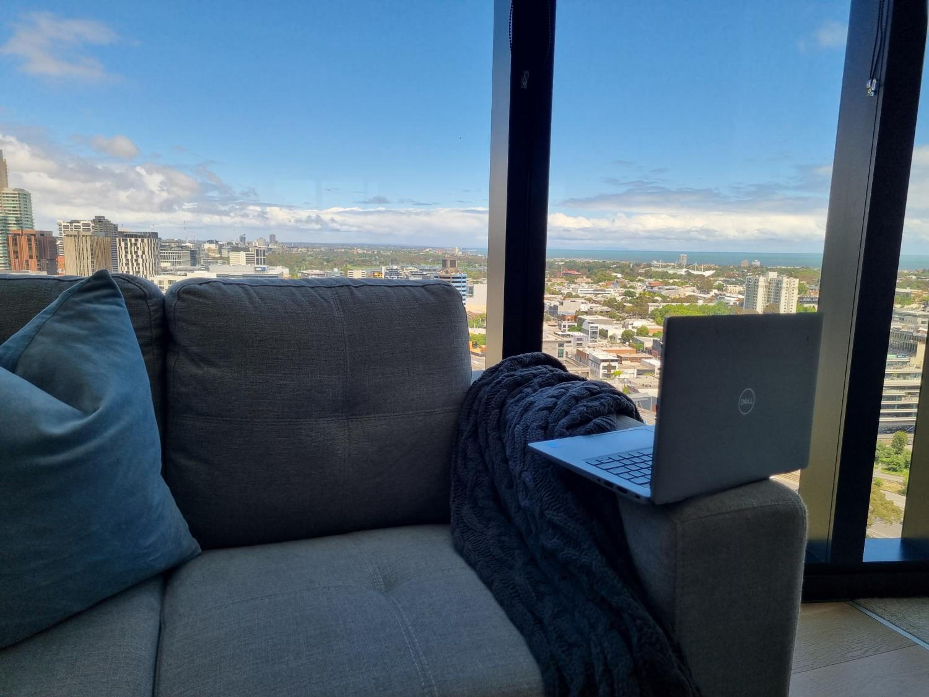 3BR Southbank Executive Apartment, Free Parking, Bay Views, Walk to Crown