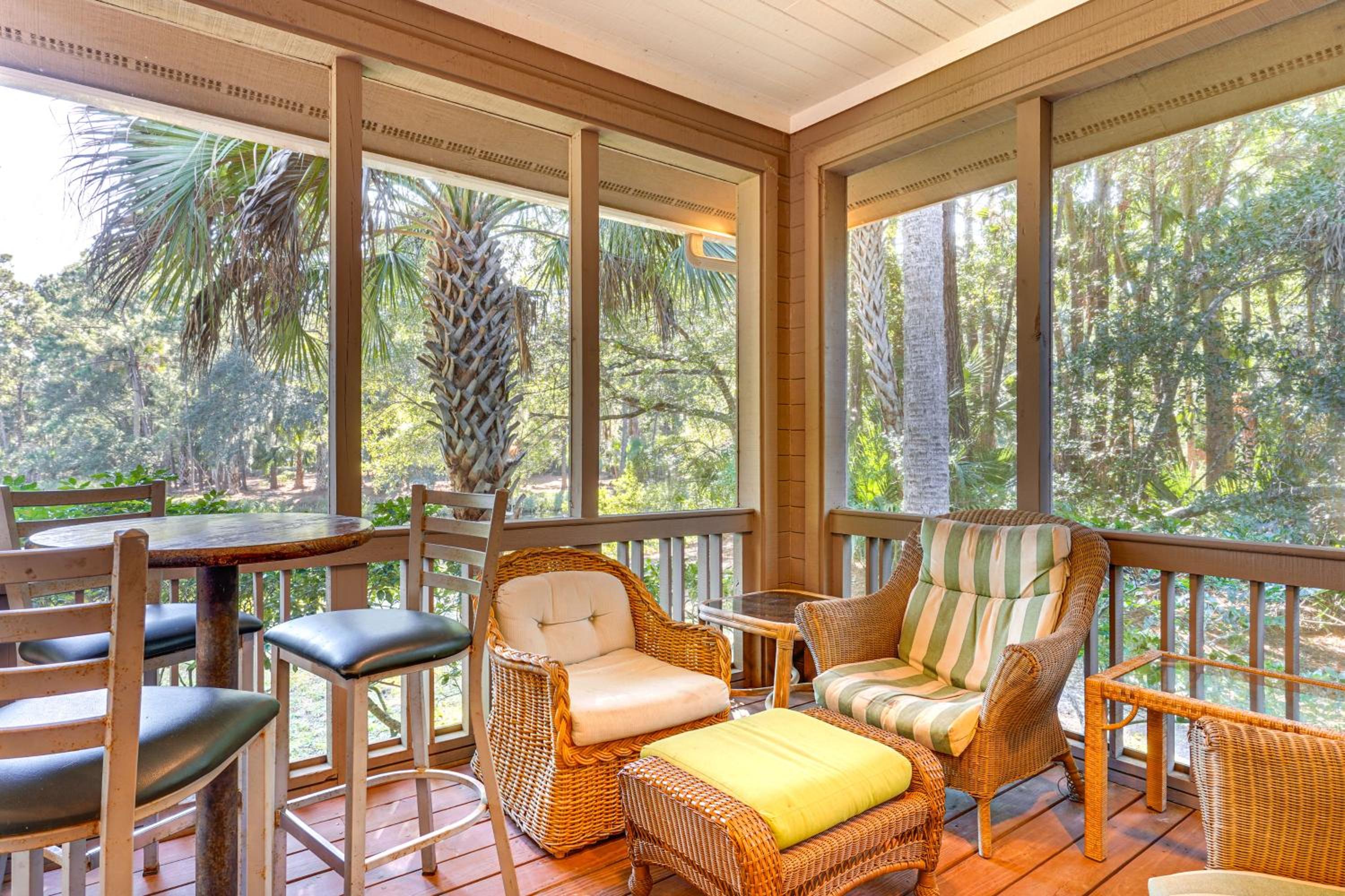 Golf and Tennis Paradise Lagoon-Front Kiawah Home