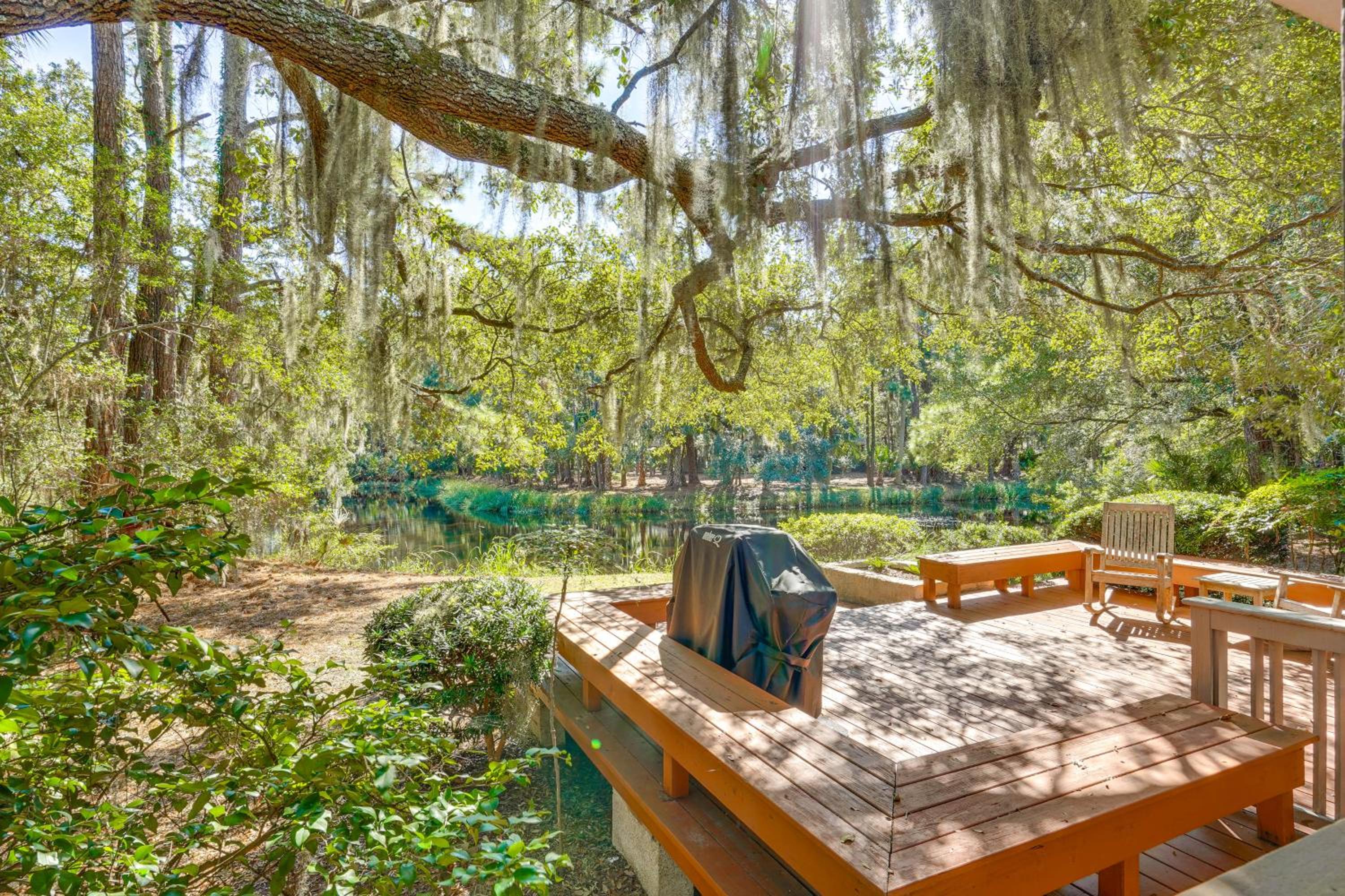 Golf and Tennis Paradise Lagoon-Front Kiawah Home