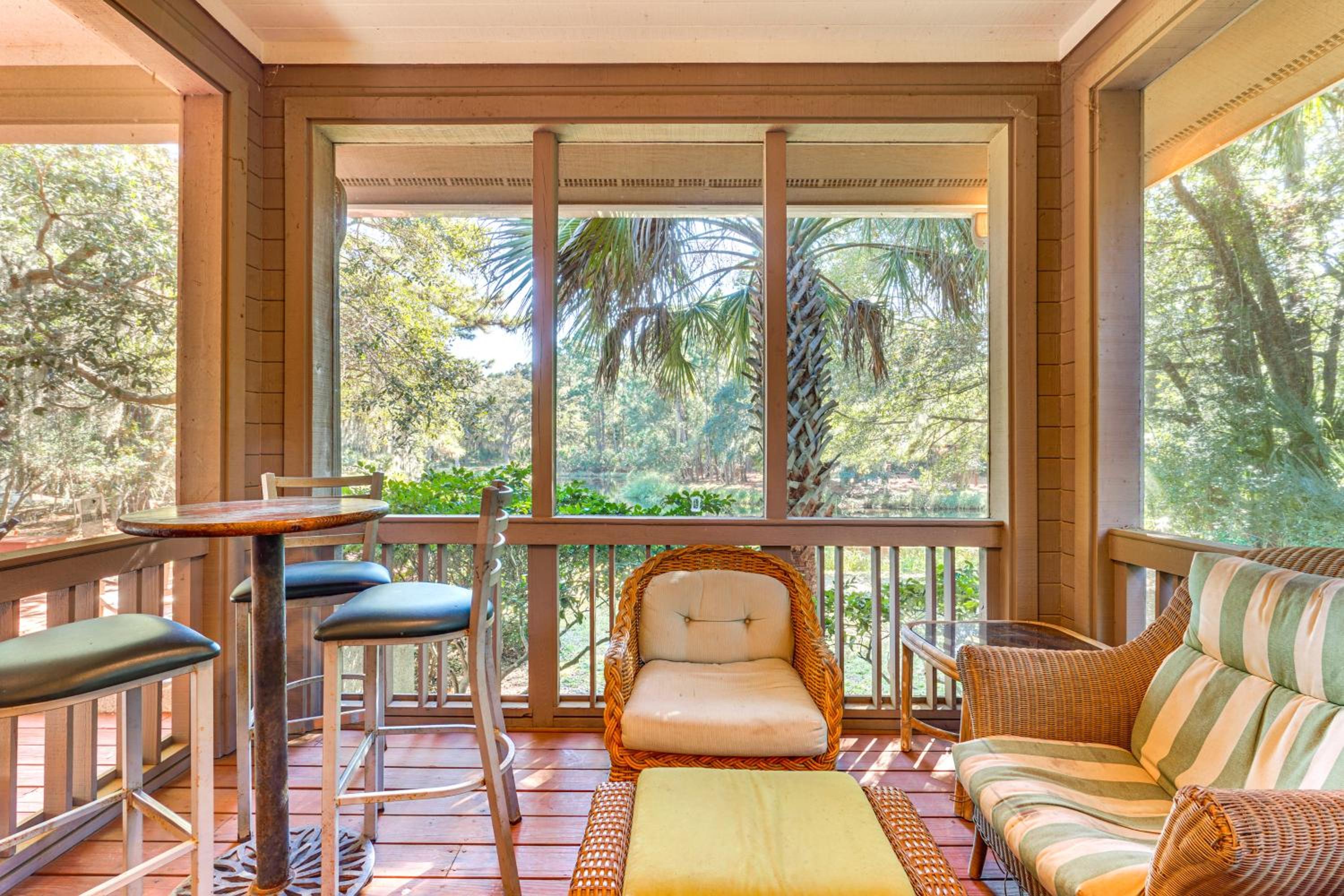 Golf and Tennis Paradise Lagoon-Front Kiawah Home