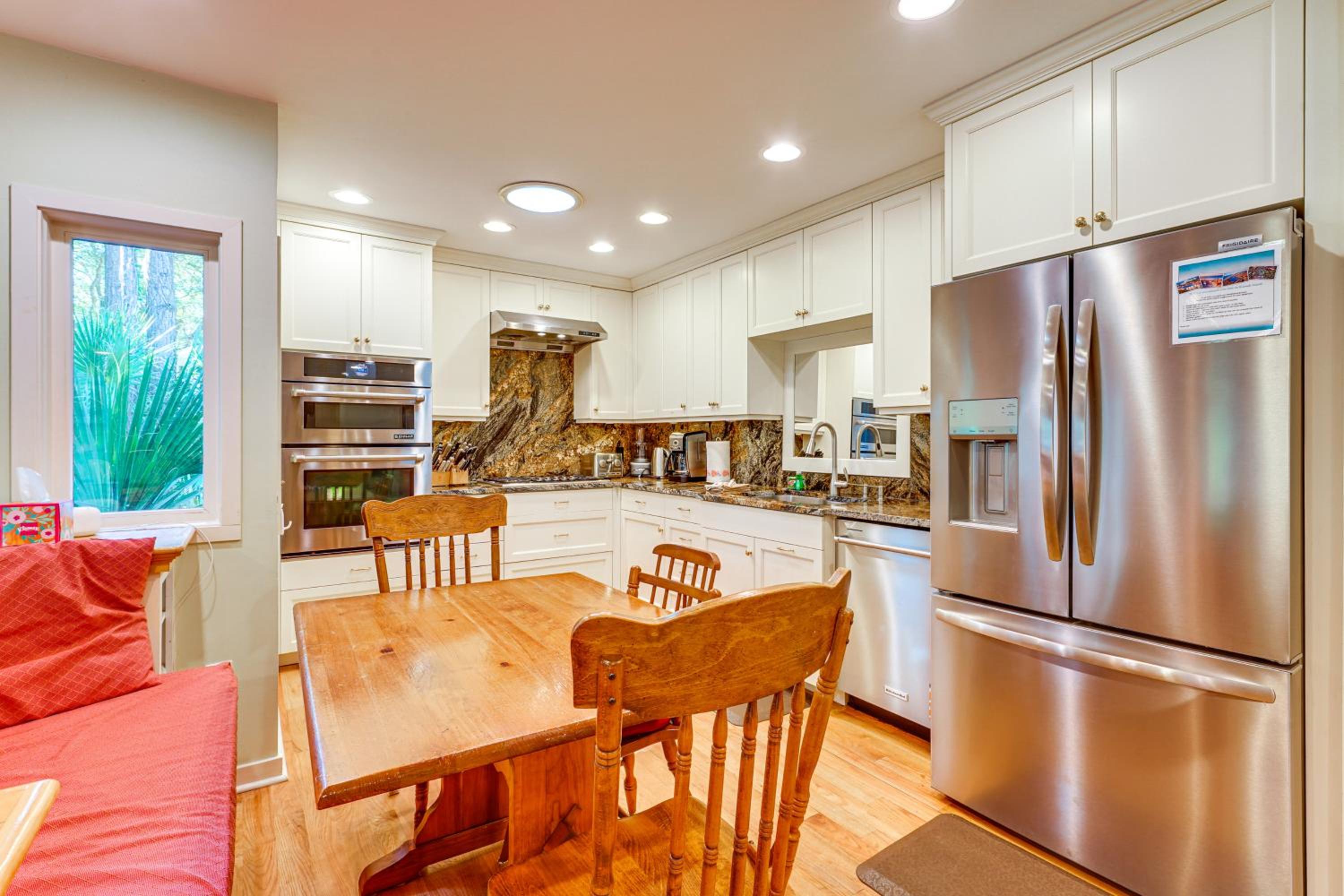Golf and Tennis Paradise Lagoon-Front Kiawah Home