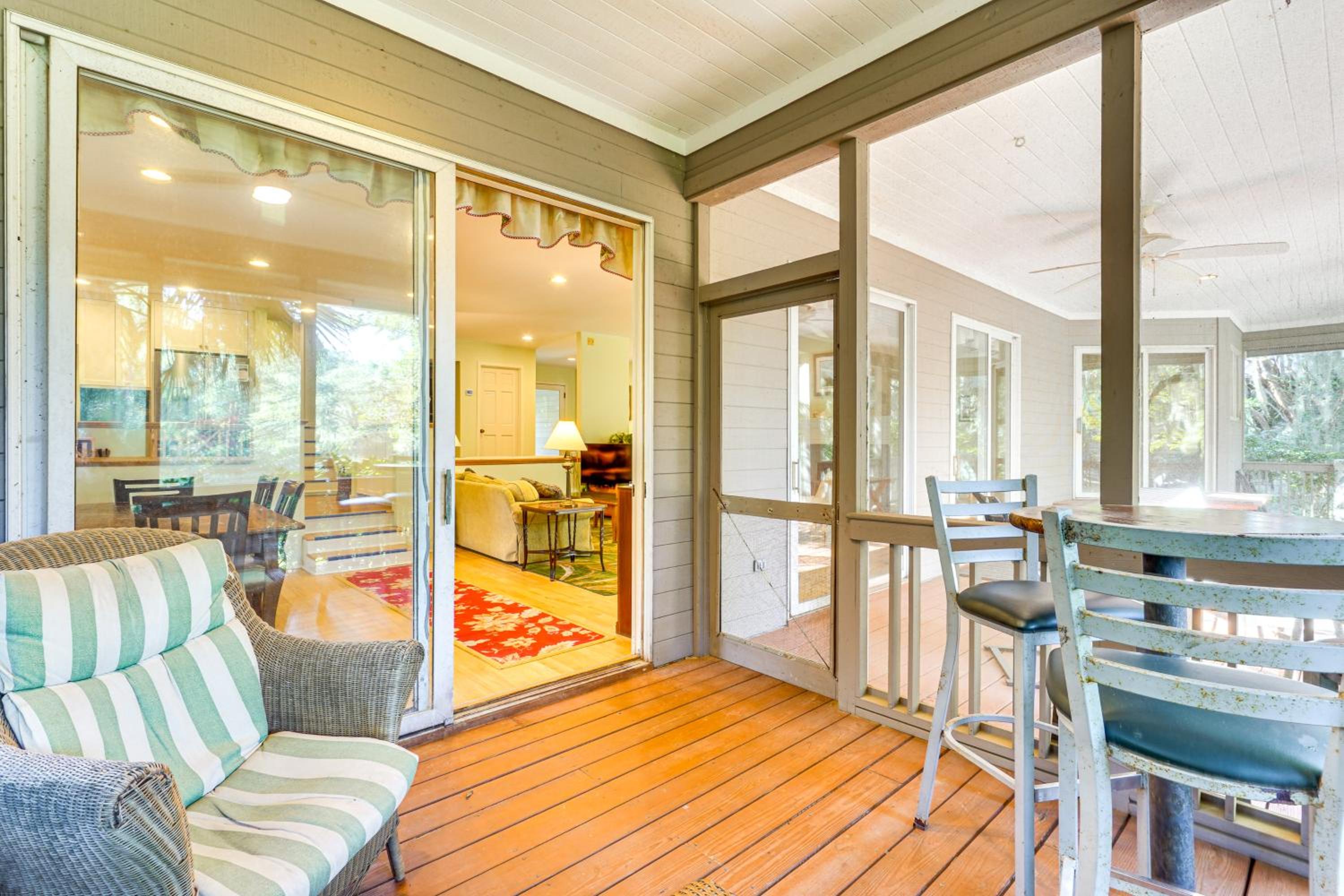 Golf and Tennis Paradise Lagoon-Front Kiawah Home