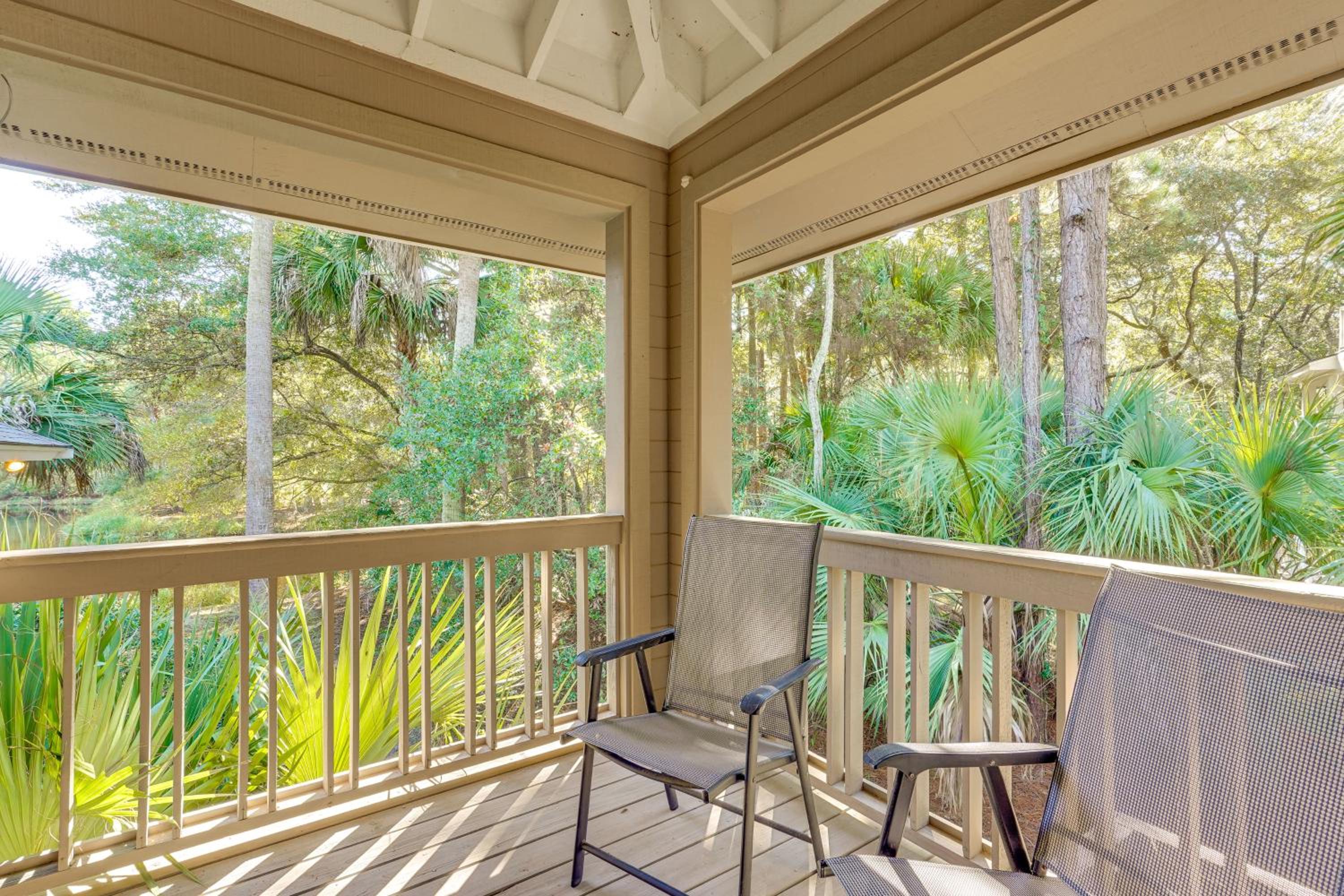 Golf and Tennis Paradise Lagoon-Front Kiawah Home