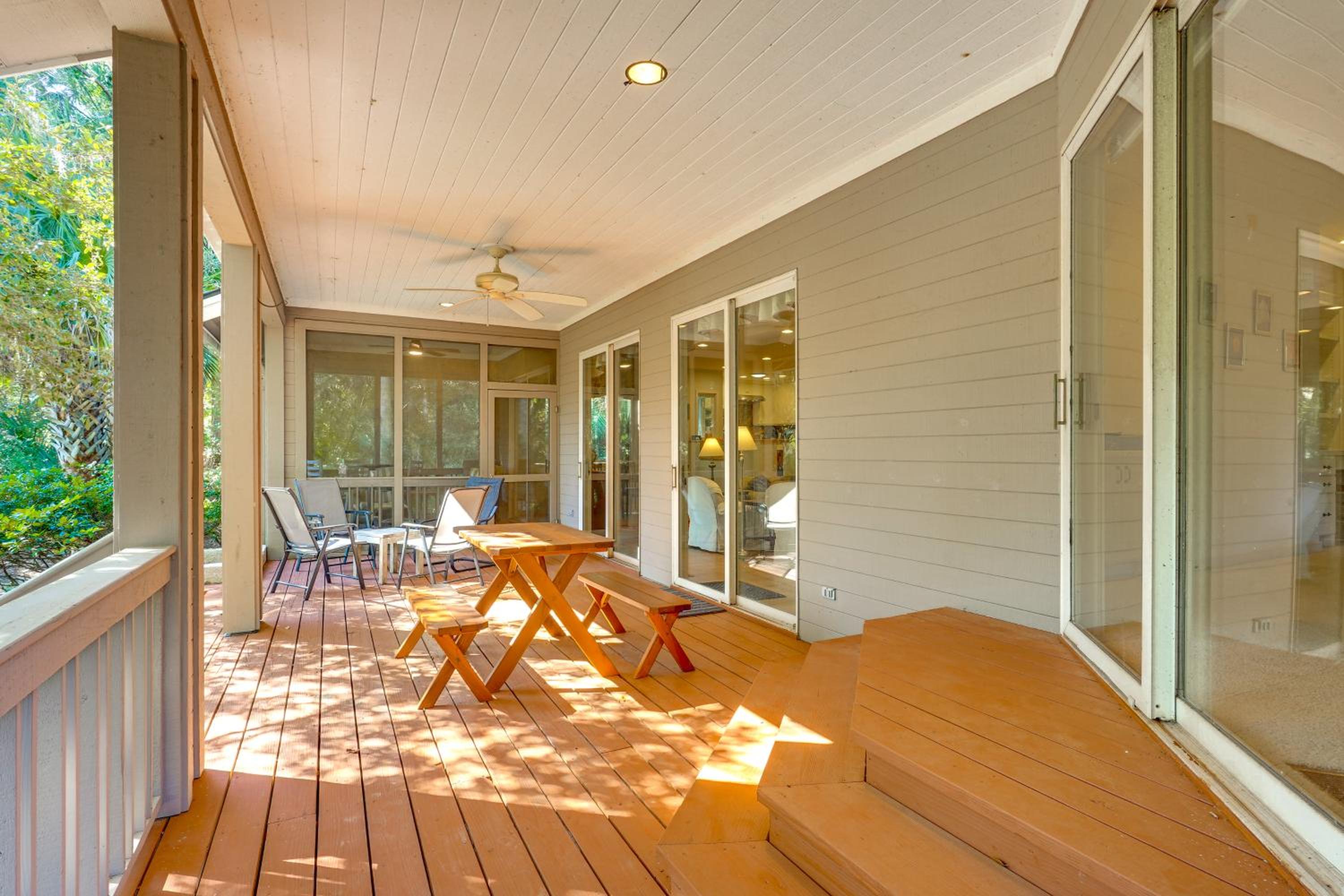 Golf and Tennis Paradise Lagoon-Front Kiawah Home