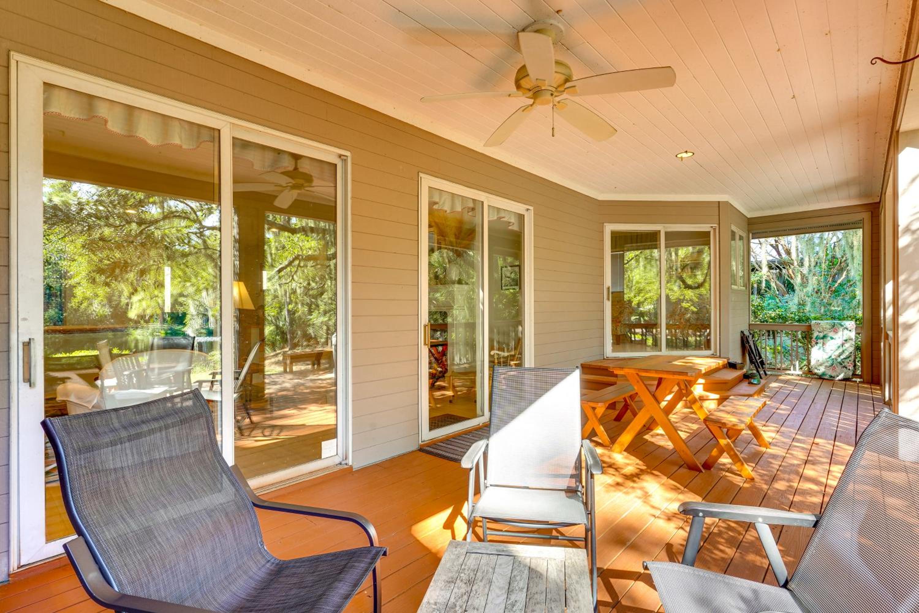 Golf and Tennis Paradise Lagoon-Front Kiawah Home