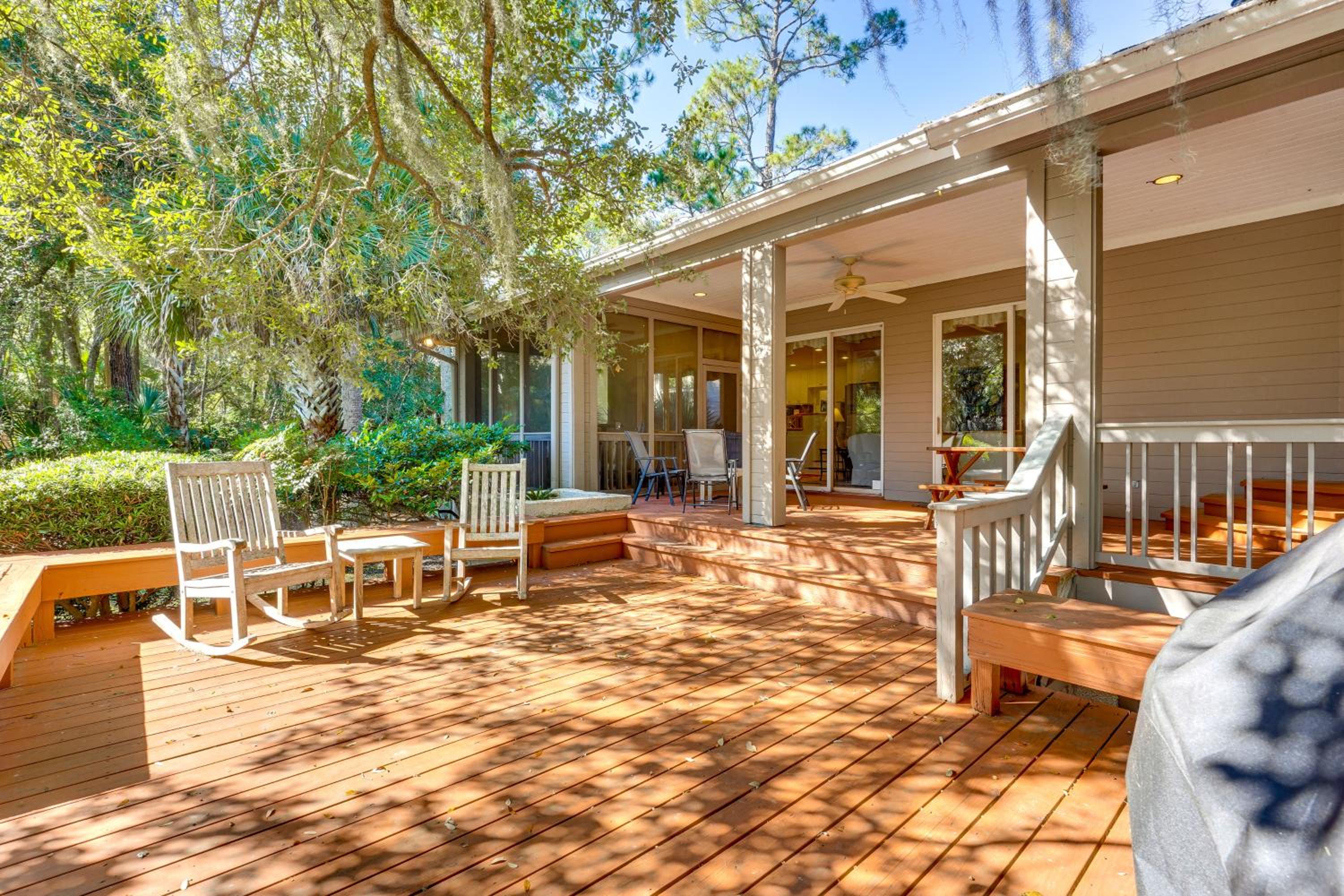 Golf and Tennis Paradise Lagoon-Front Kiawah Home