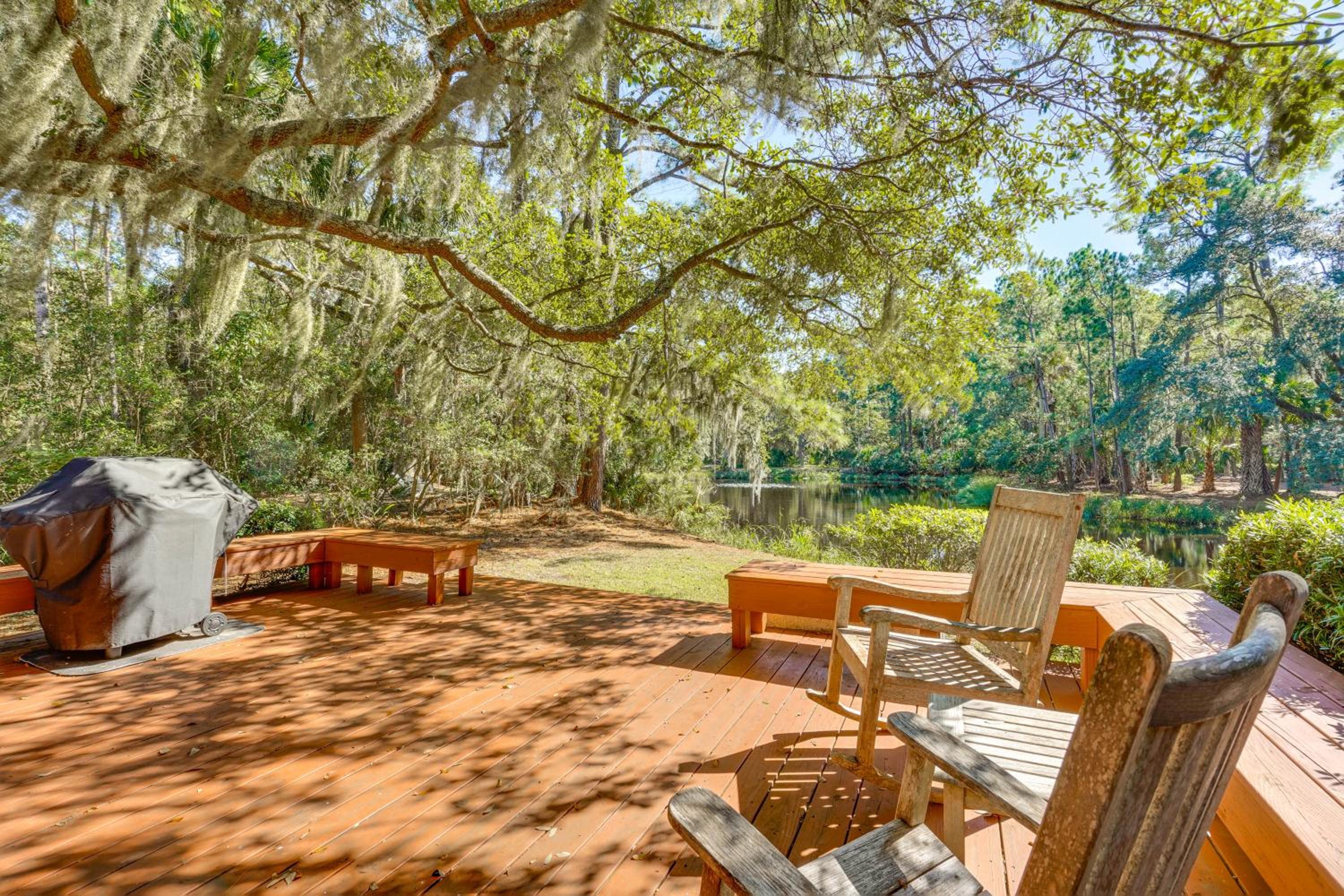 Golf and Tennis Paradise Lagoon-Front Kiawah Home