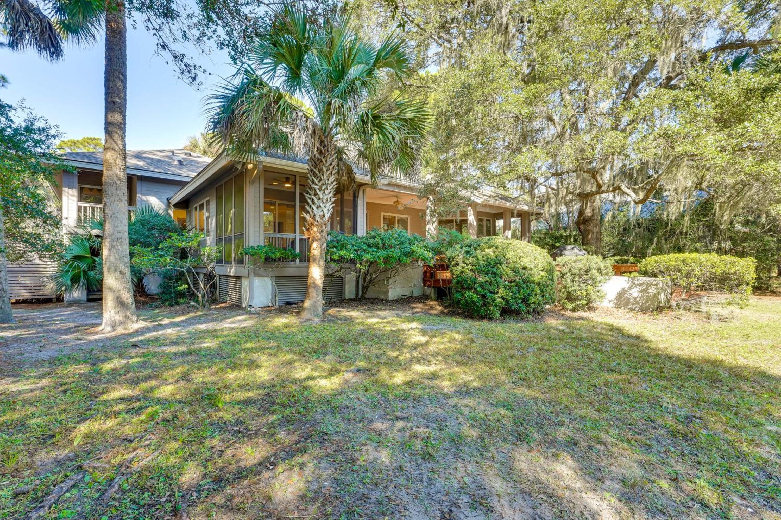 Golf and Tennis Paradise Lagoon-Front Kiawah Home