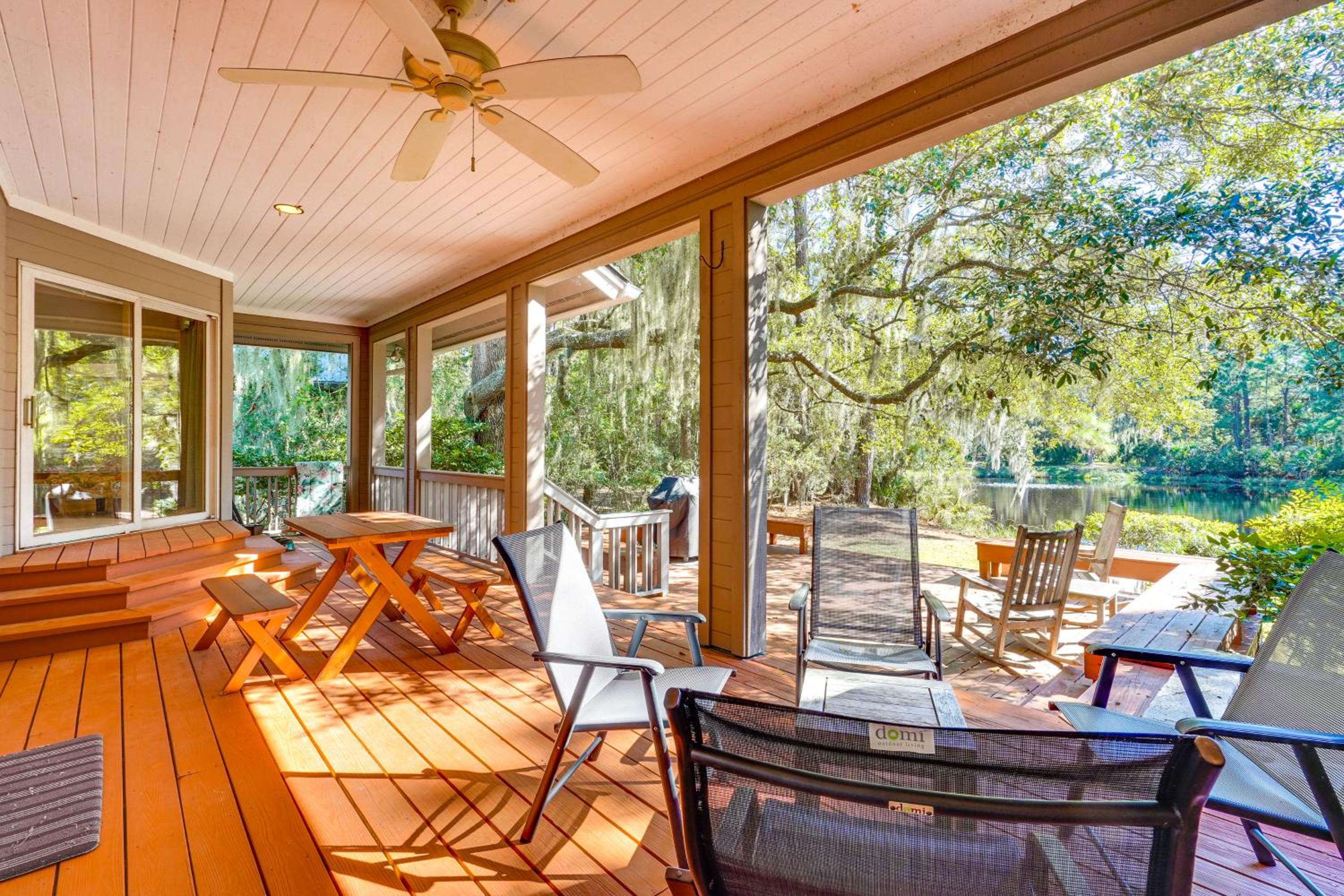 Golf and Tennis Paradise Lagoon-Front Kiawah Home