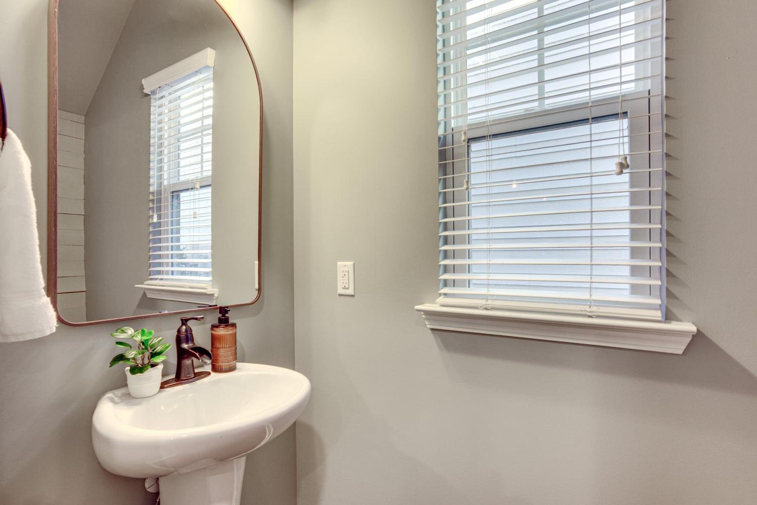 Explore Beaches and May River! Family Bluffton Home