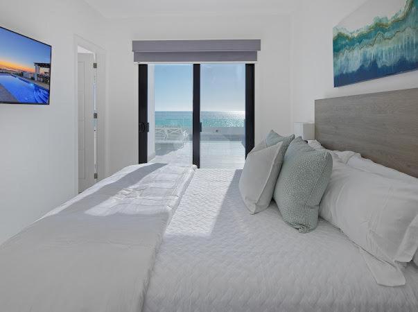 One-of-a-Kind Sunset Beach House Oceanfront/Islas Del Mar