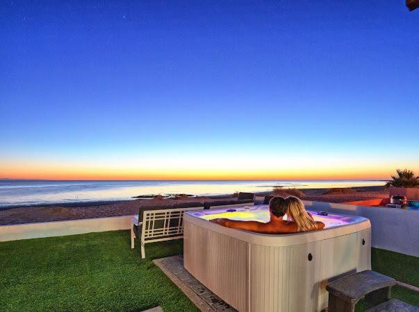 One-of-a-Kind Sunset Beach House Oceanfront/Islas Del Mar