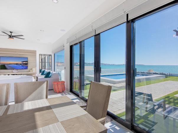 One-of-a-Kind Sunset Beach House Oceanfront/Islas Del Mar