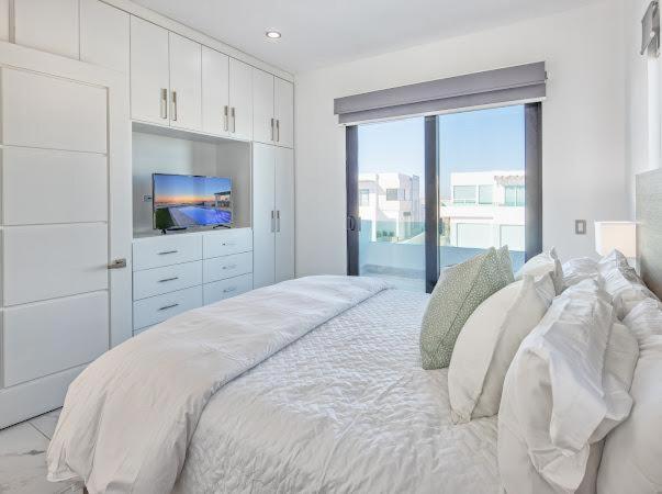 One-of-a-Kind Sunset Beach House Oceanfront/Islas Del Mar