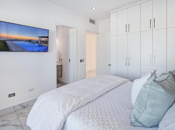 One-of-a-Kind Sunset Beach House Oceanfront/Islas Del Mar
