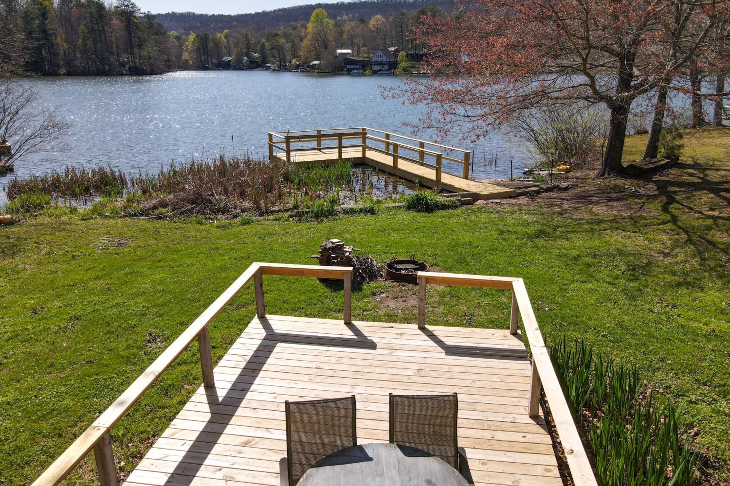 10 Mi to GSMNP Scenic Lake in the Sky Retreat!