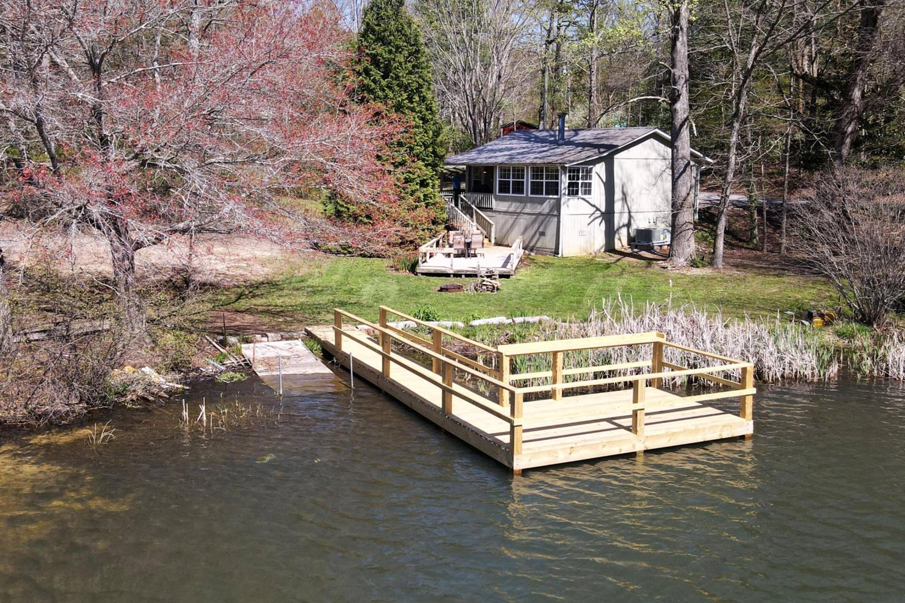 10 Mi to GSMNP Scenic Lake in the Sky Retreat!