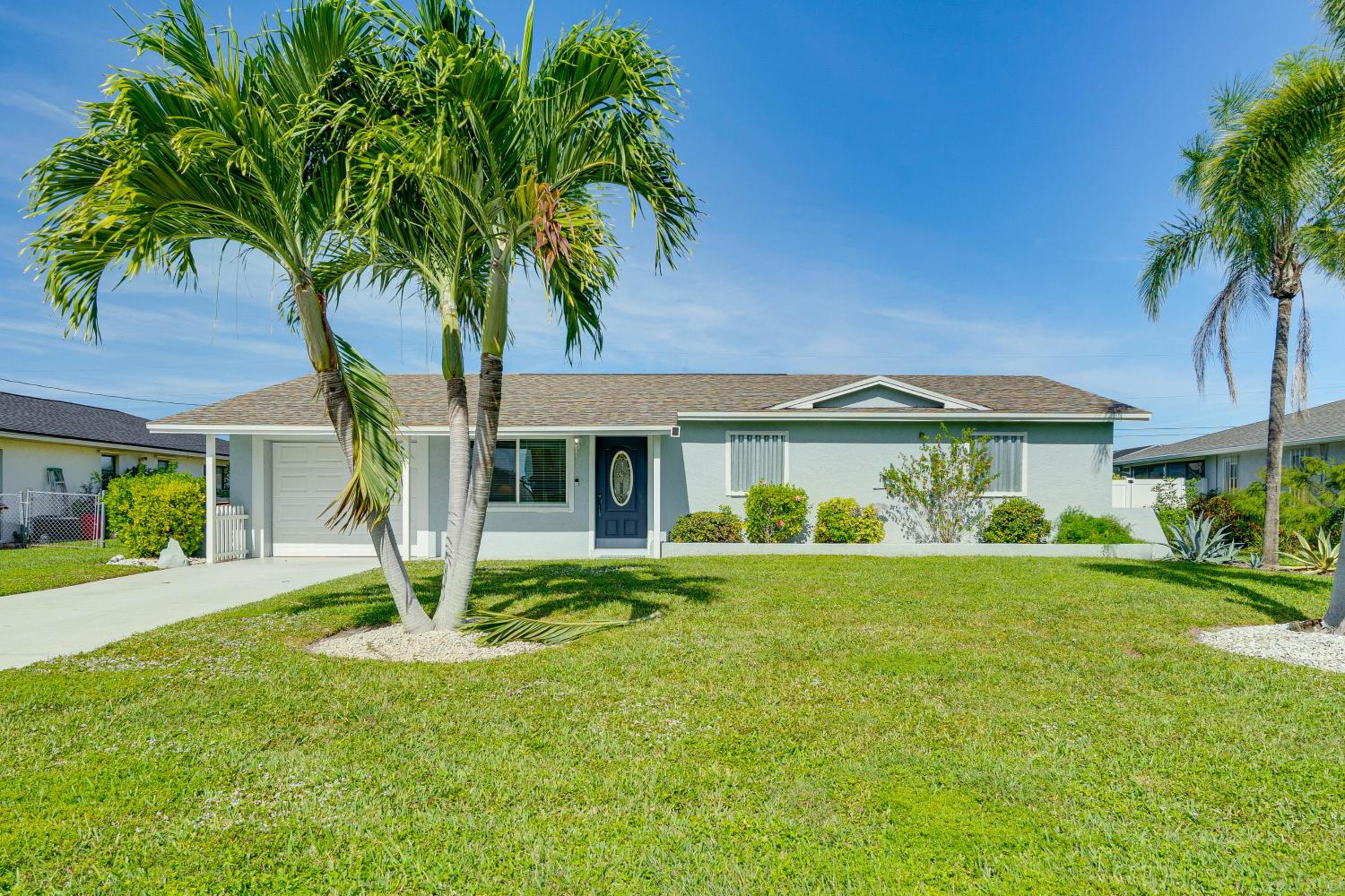 Poolside Retreat 2 Mi to Dtwn Cape Coral