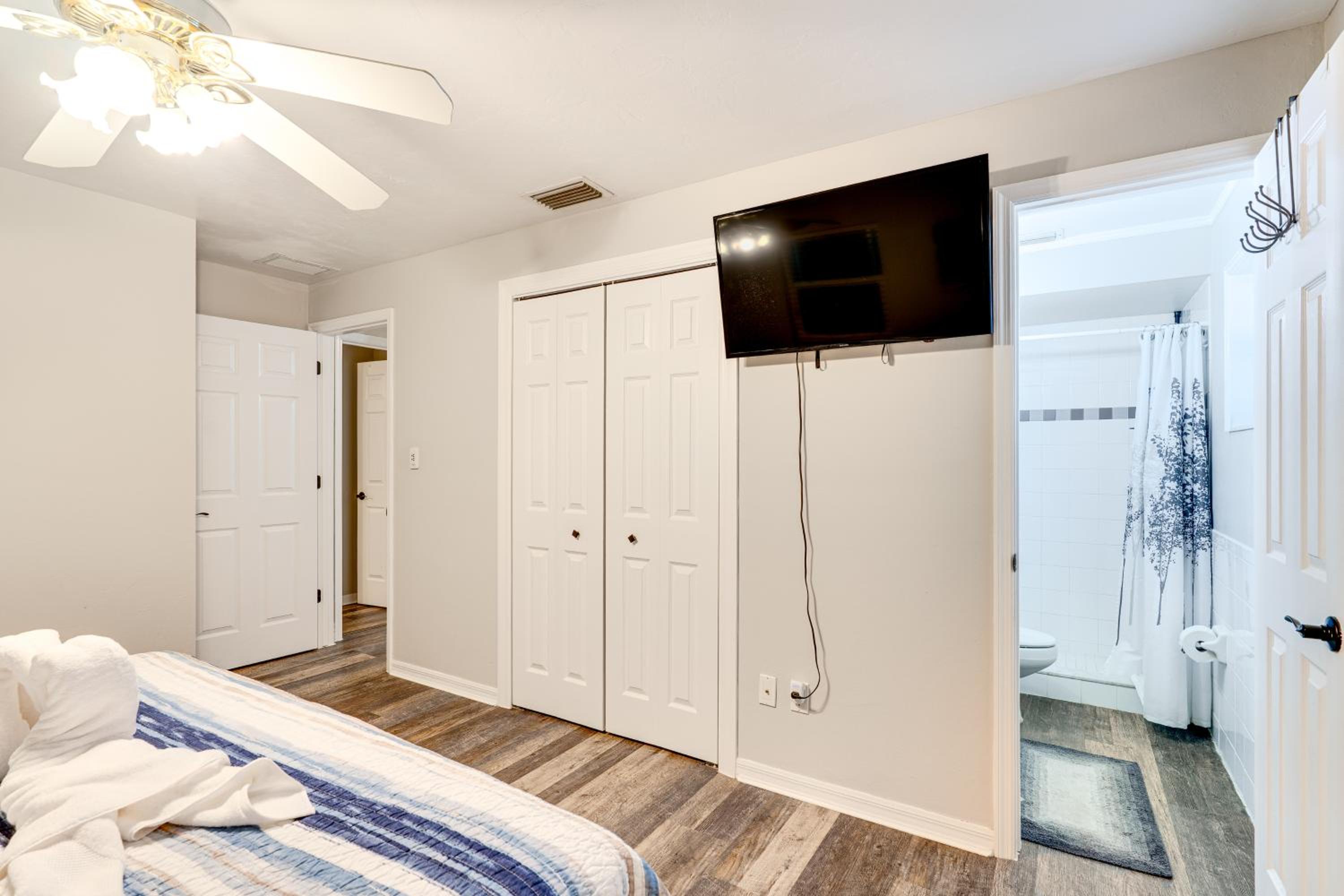Poolside Retreat 2 Mi to Dtwn Cape Coral