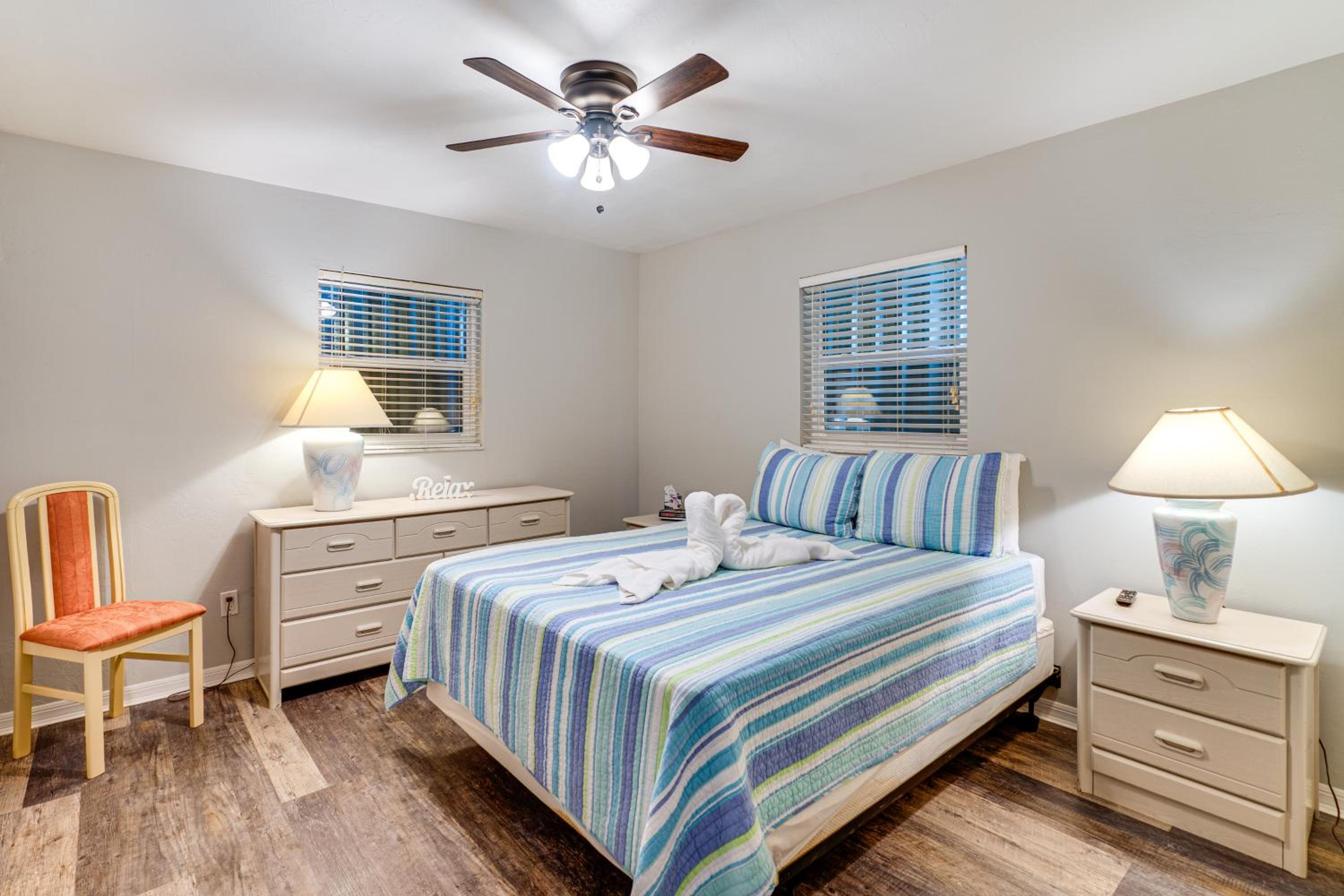 Poolside Retreat 2 Mi to Dtwn Cape Coral
