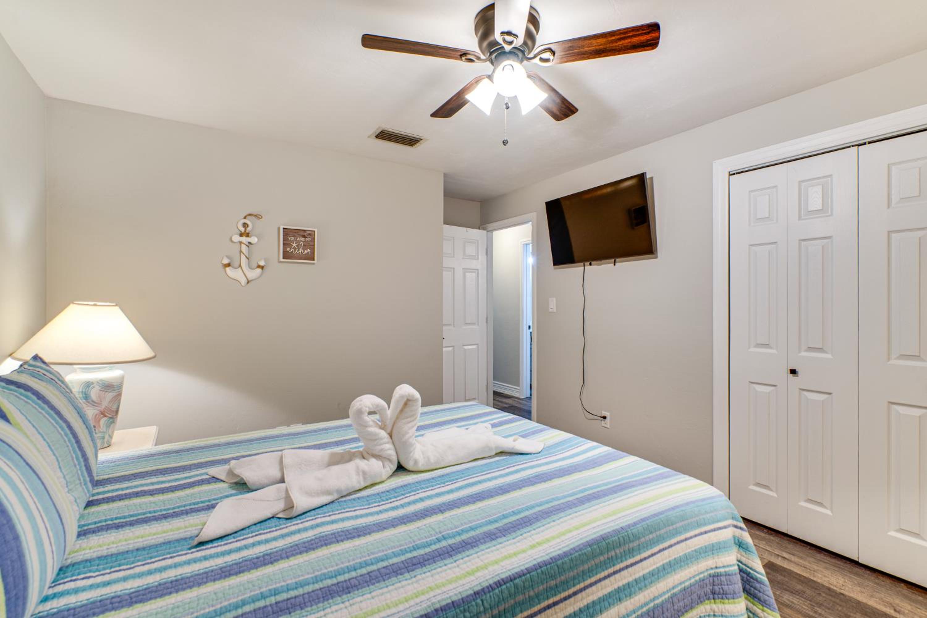 Poolside Retreat 2 Mi to Dtwn Cape Coral