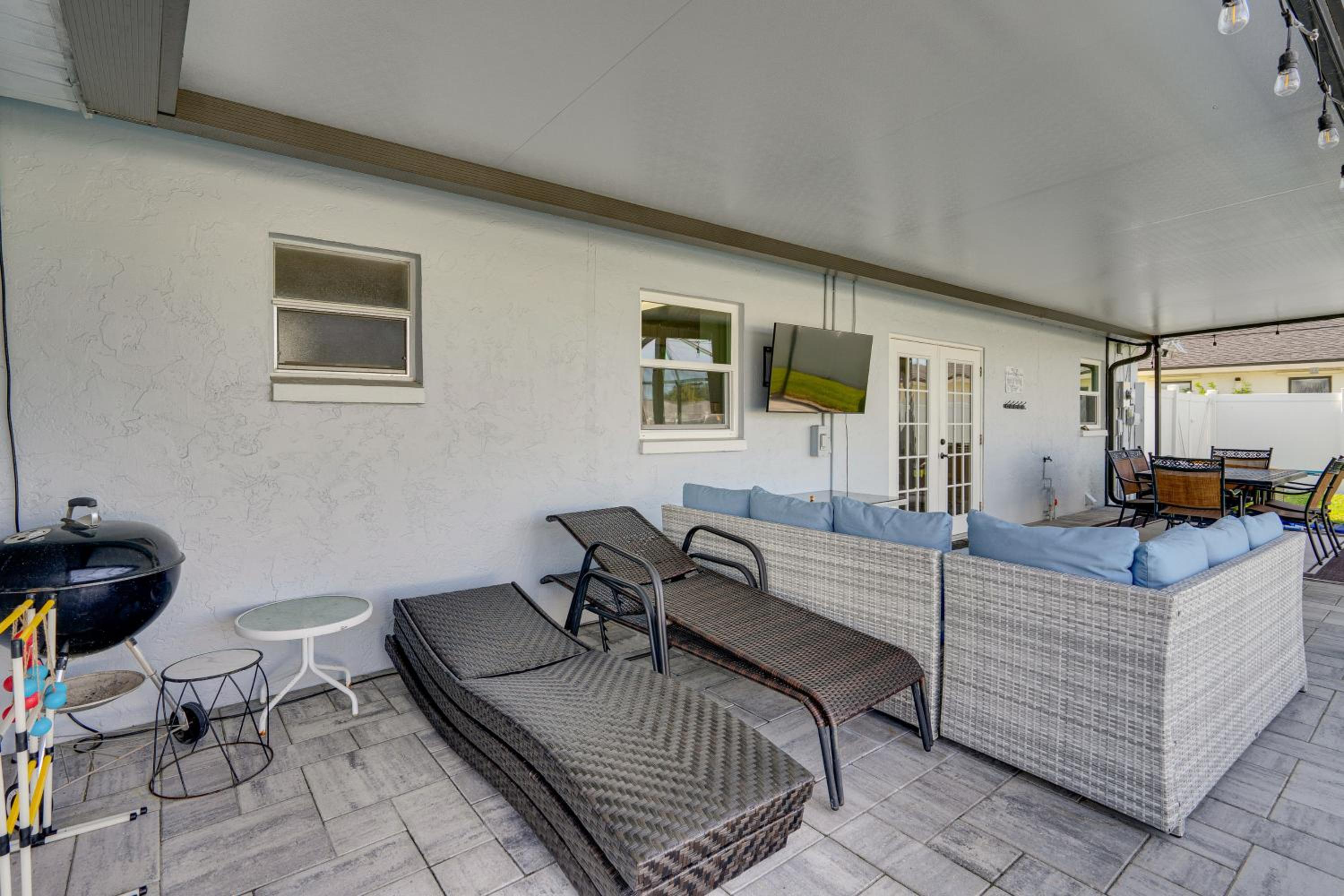 Poolside Retreat 2 Mi to Dtwn Cape Coral