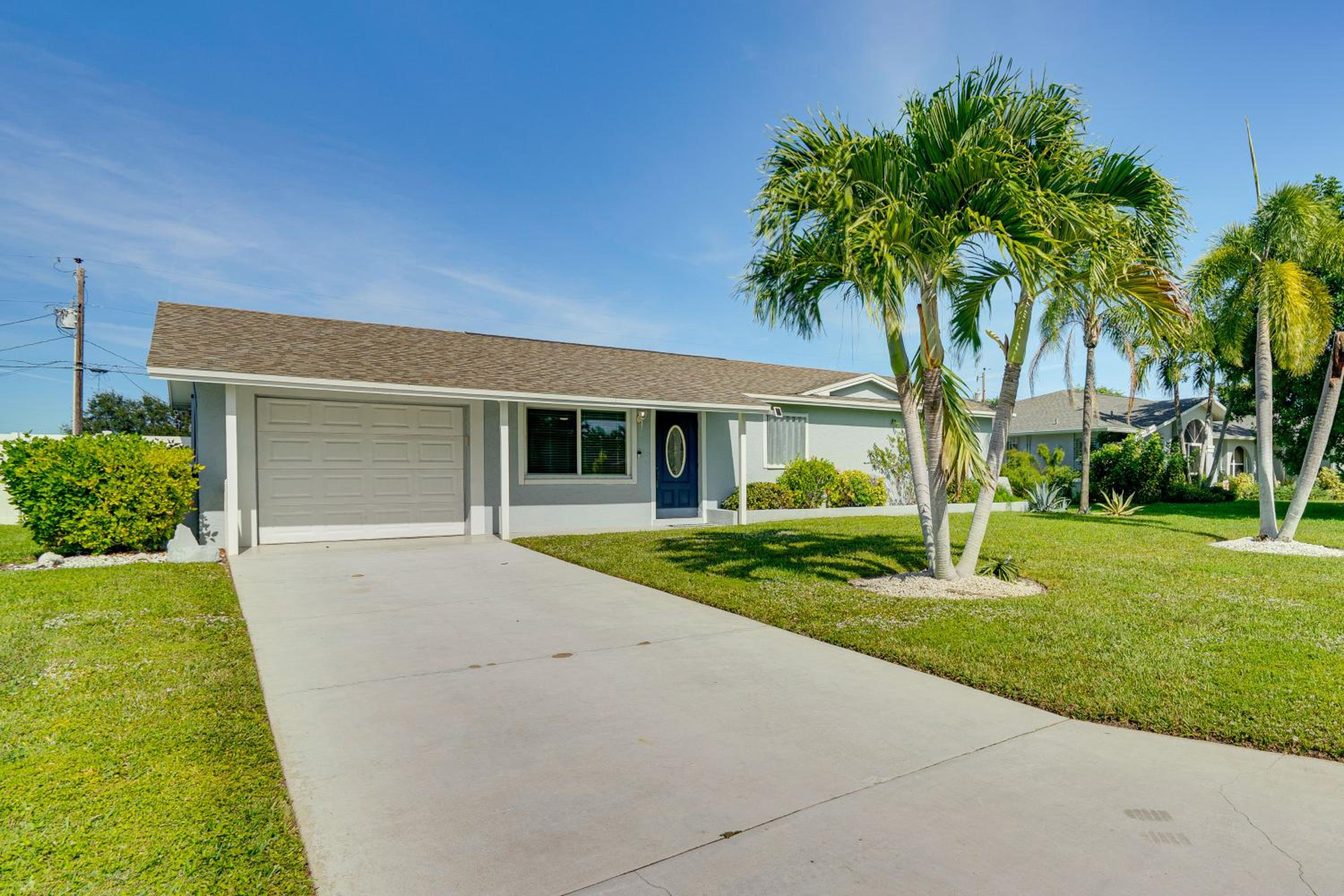 Poolside Retreat 2 Mi to Dtwn Cape Coral